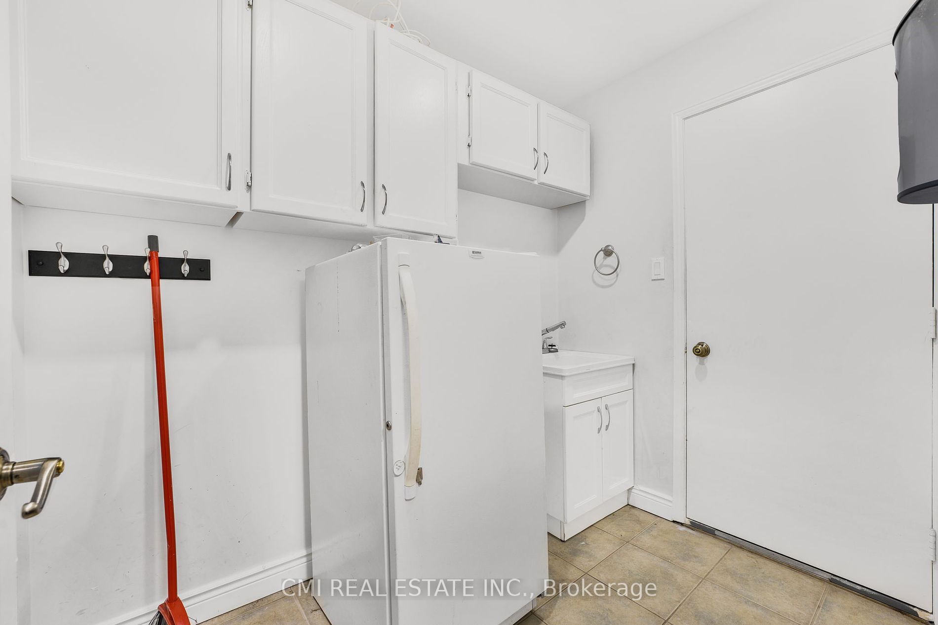 13 Axminster Rd