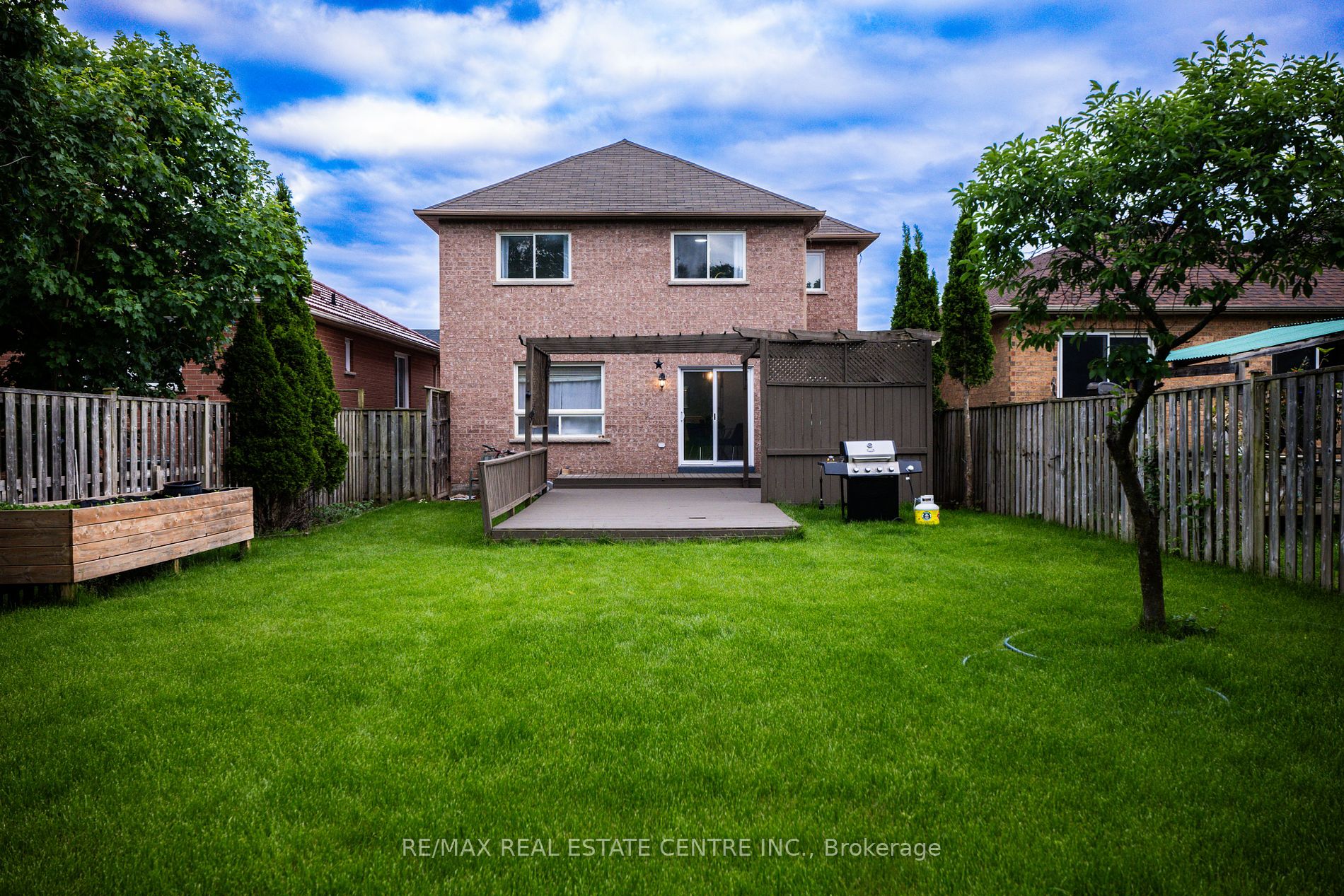 118 Mowat Cres