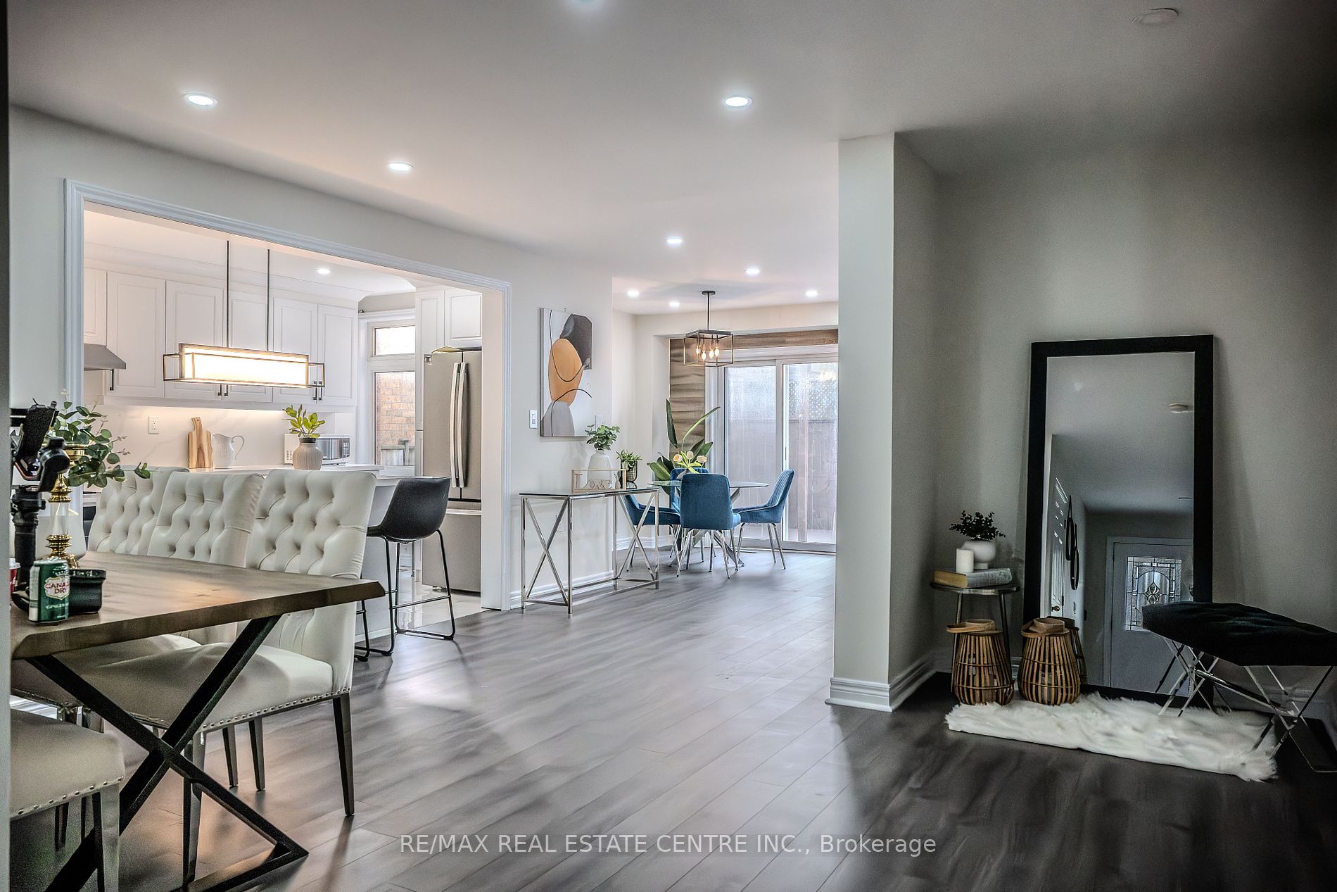 118 Mowat Cres