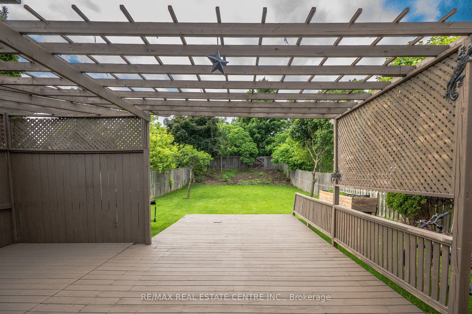 118 Mowat Cres
