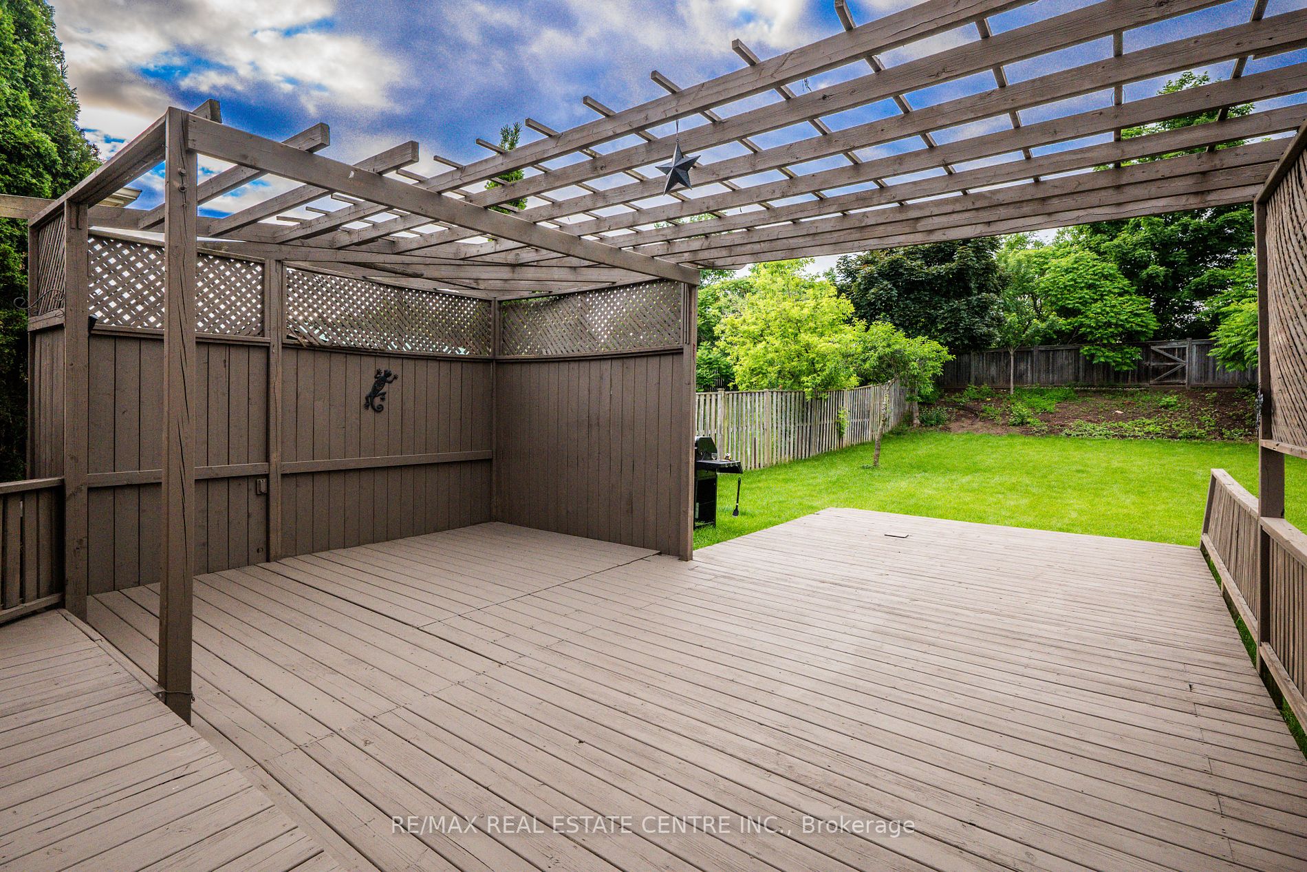 118 Mowat Cres