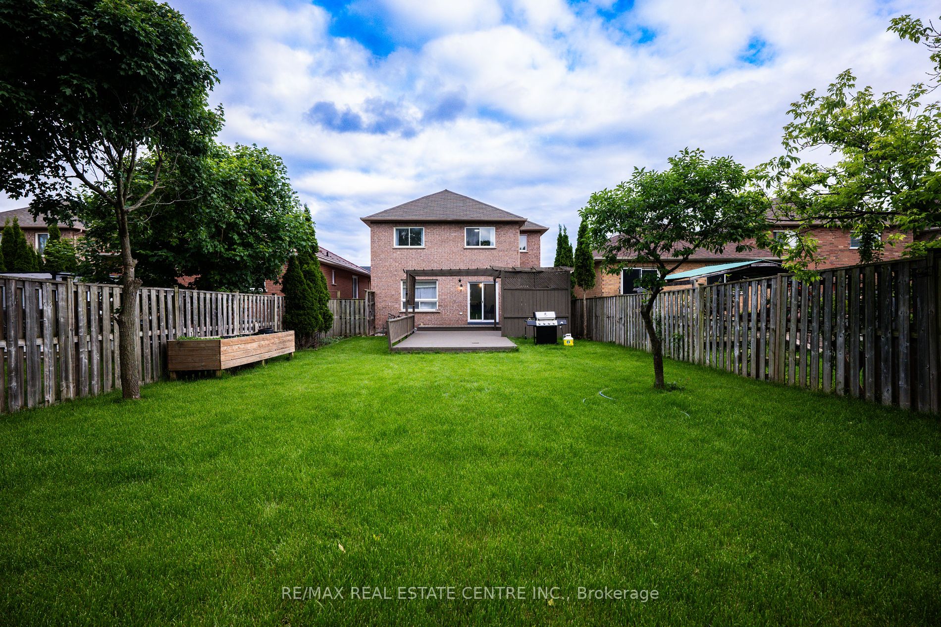 118 Mowat Cres