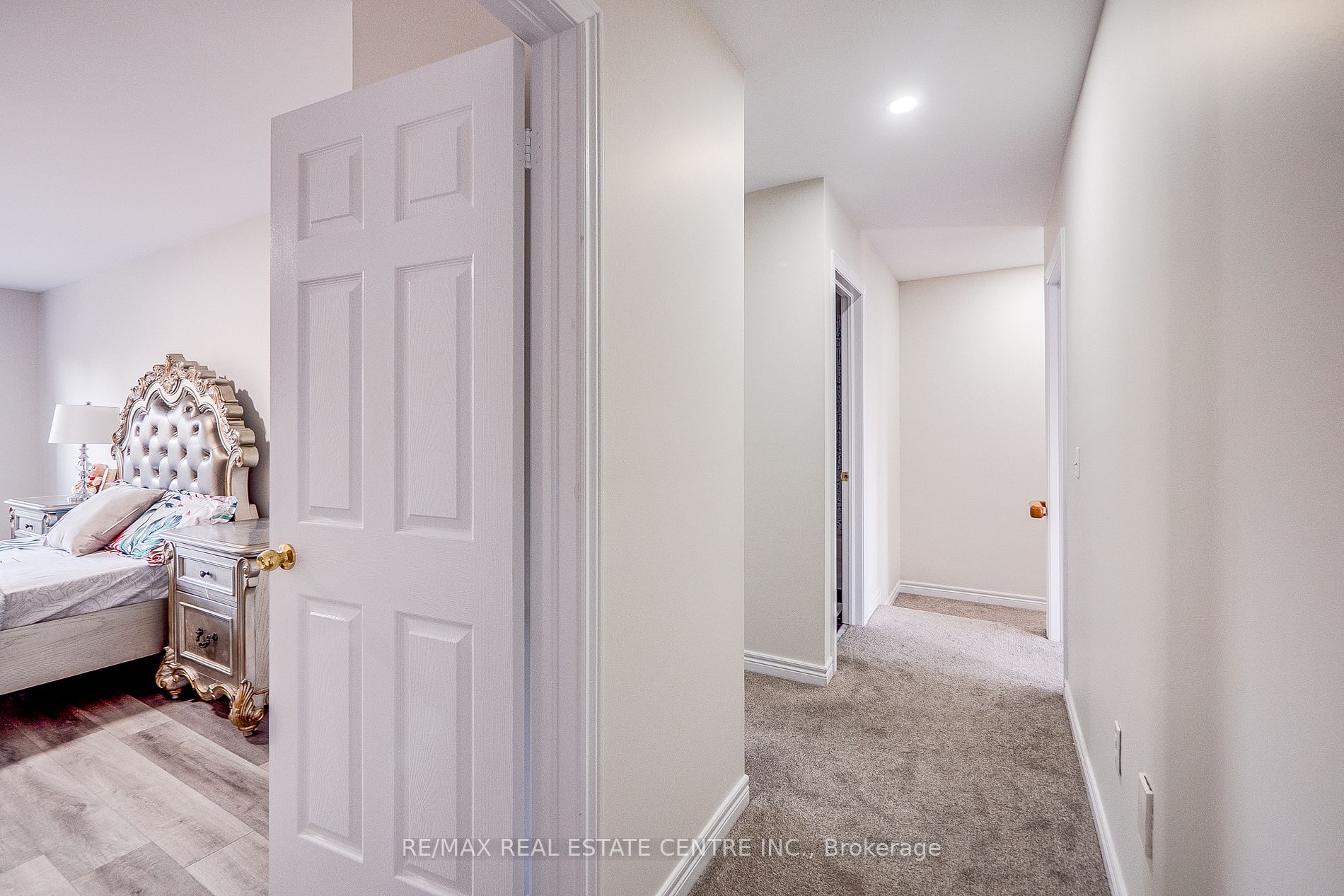 118 Mowat Cres
