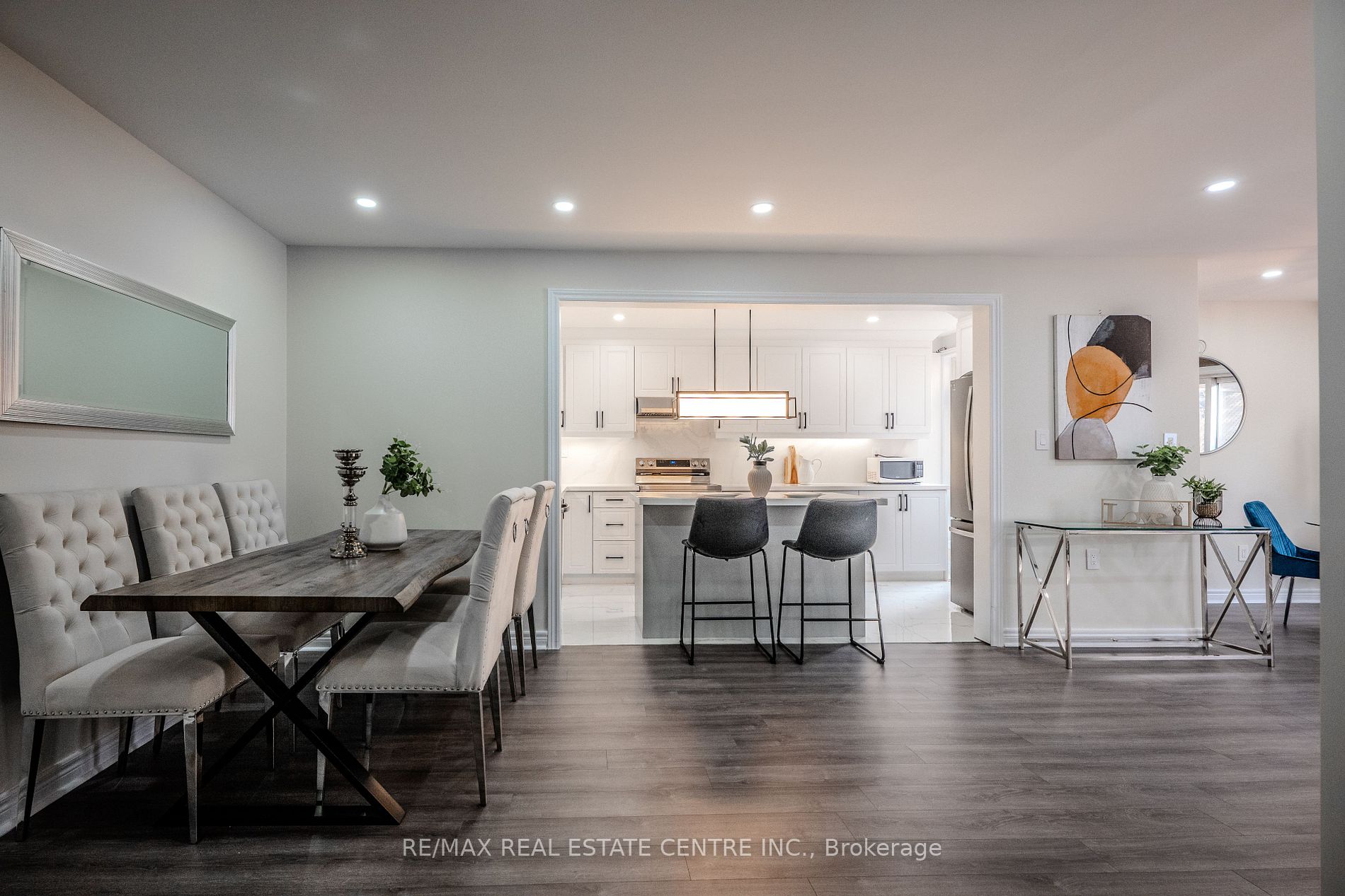 118 Mowat Cres