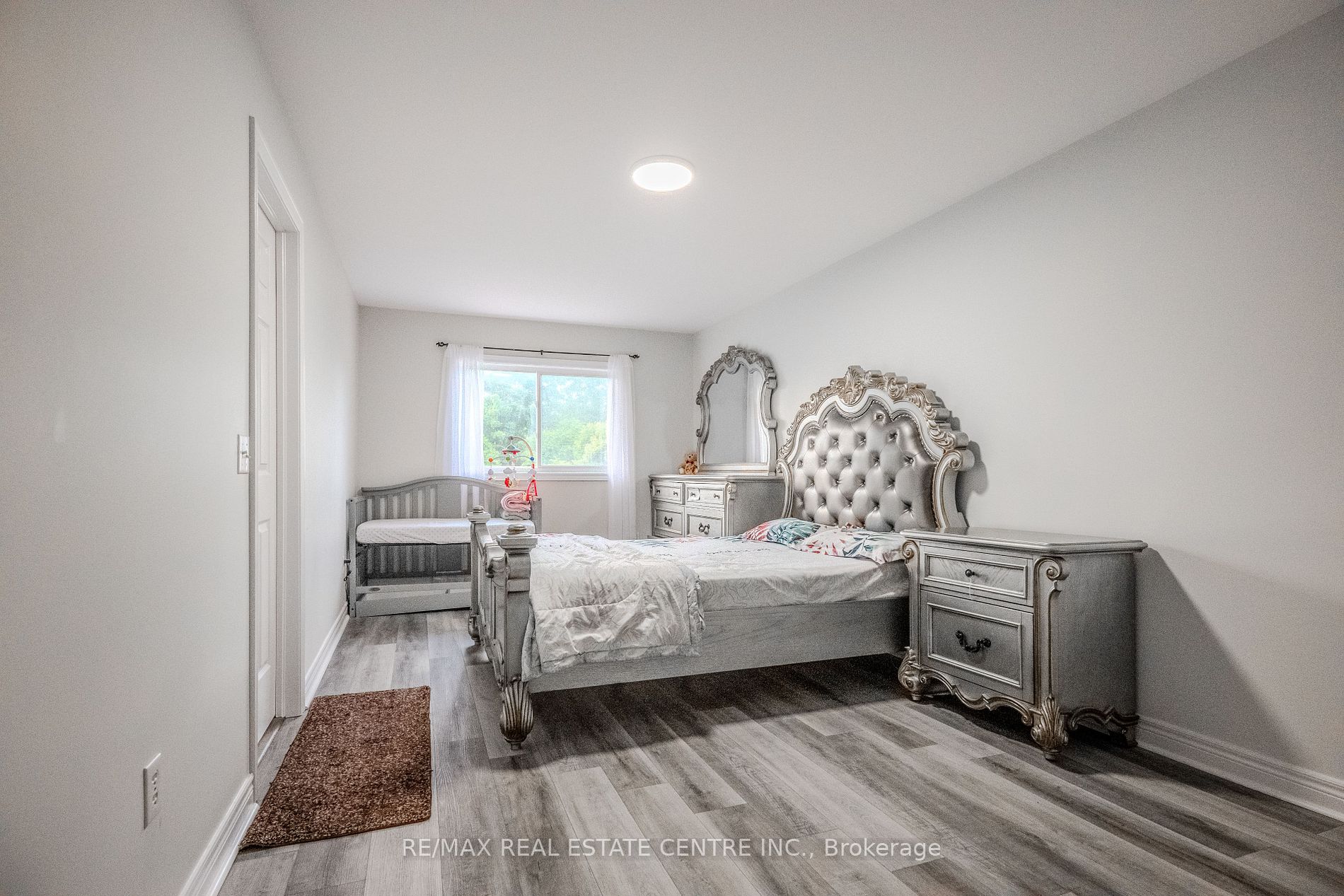 118 Mowat Cres