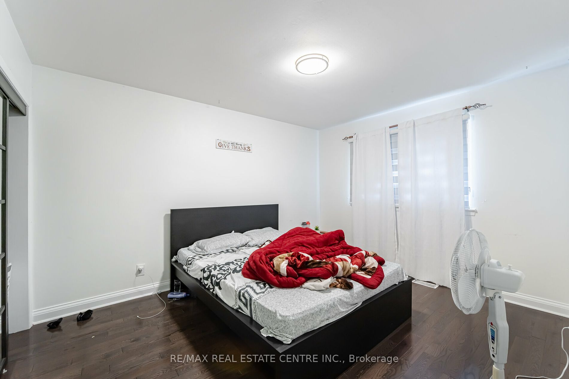 90 Centre St S