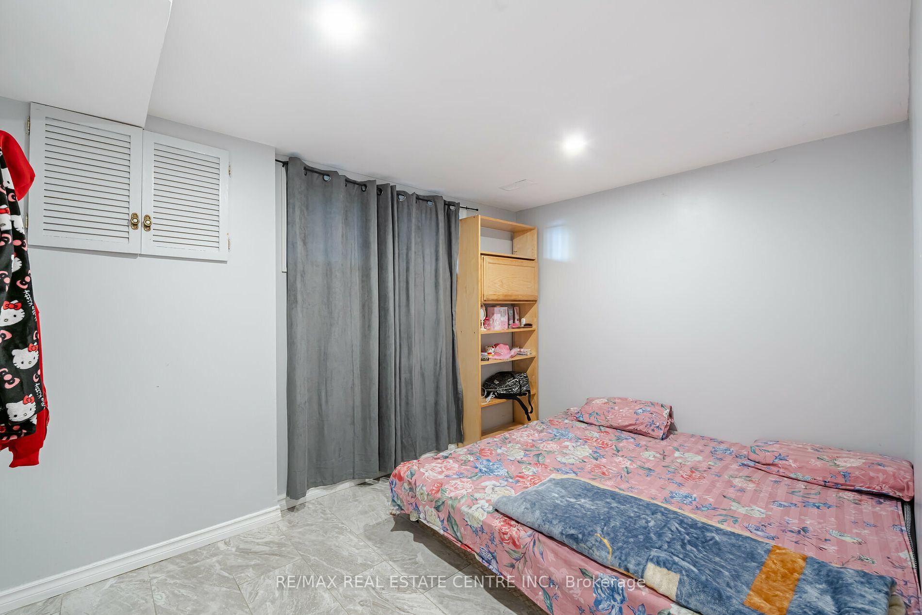 90 Centre St S