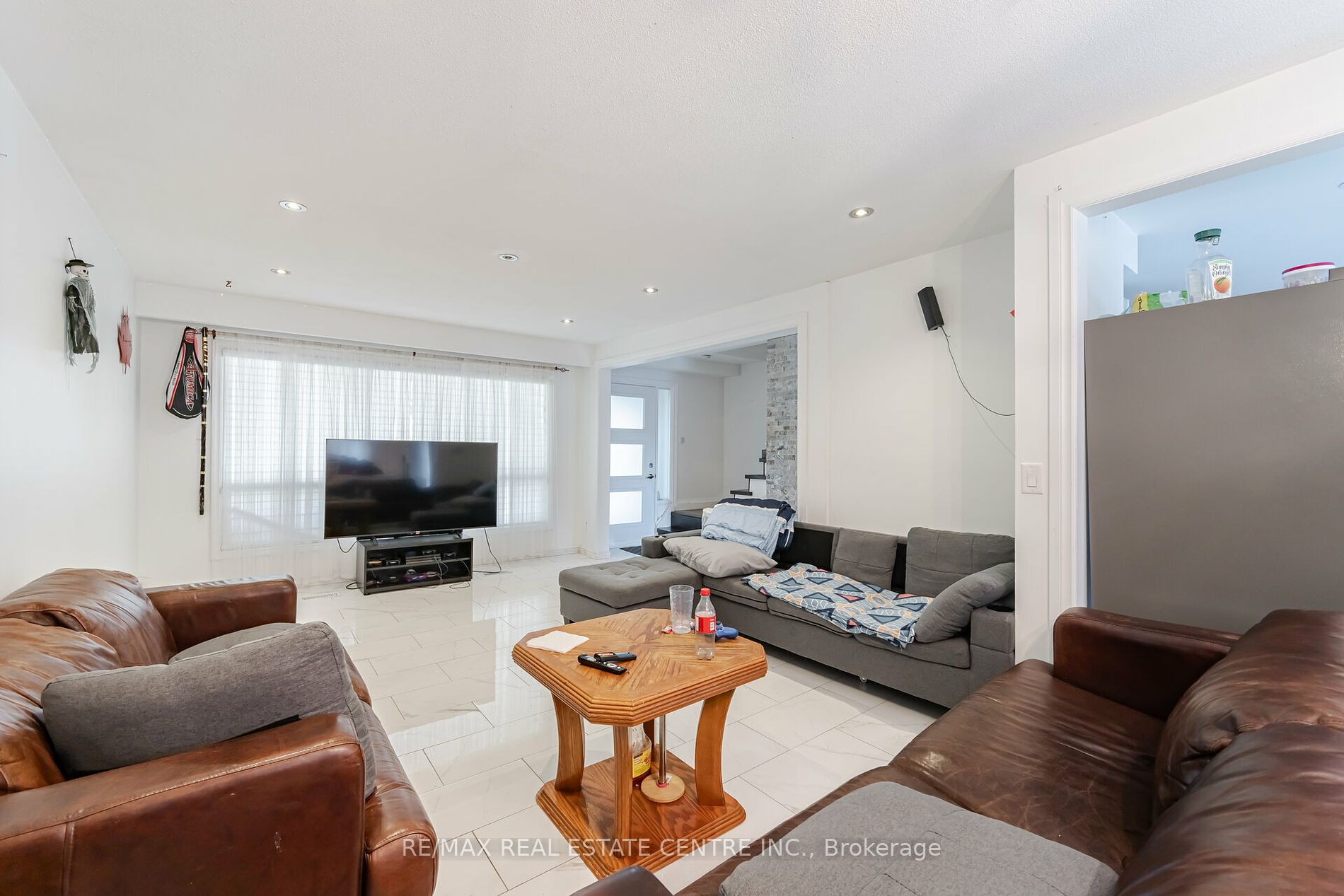 90 Centre St S