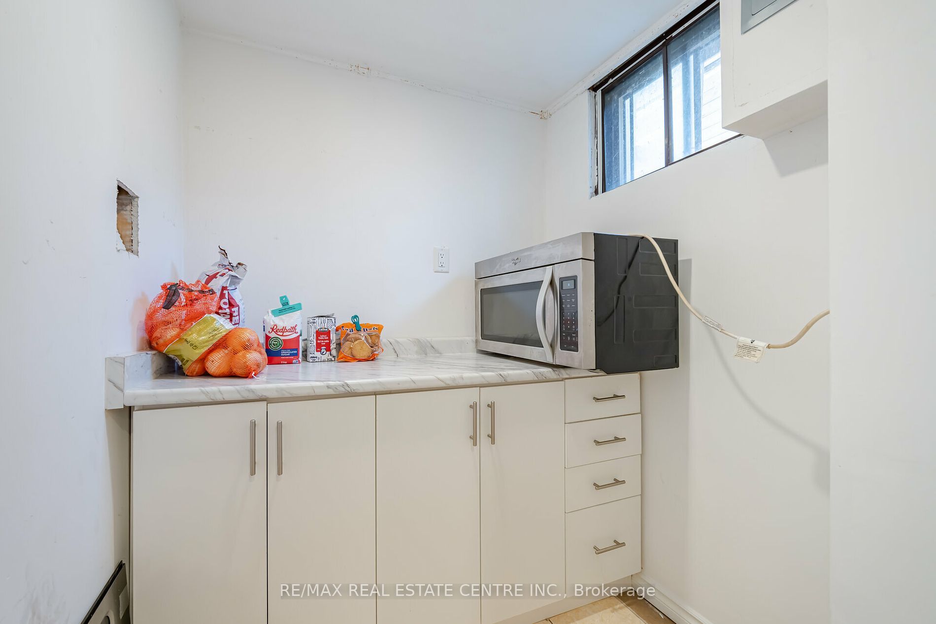 90 Centre St S