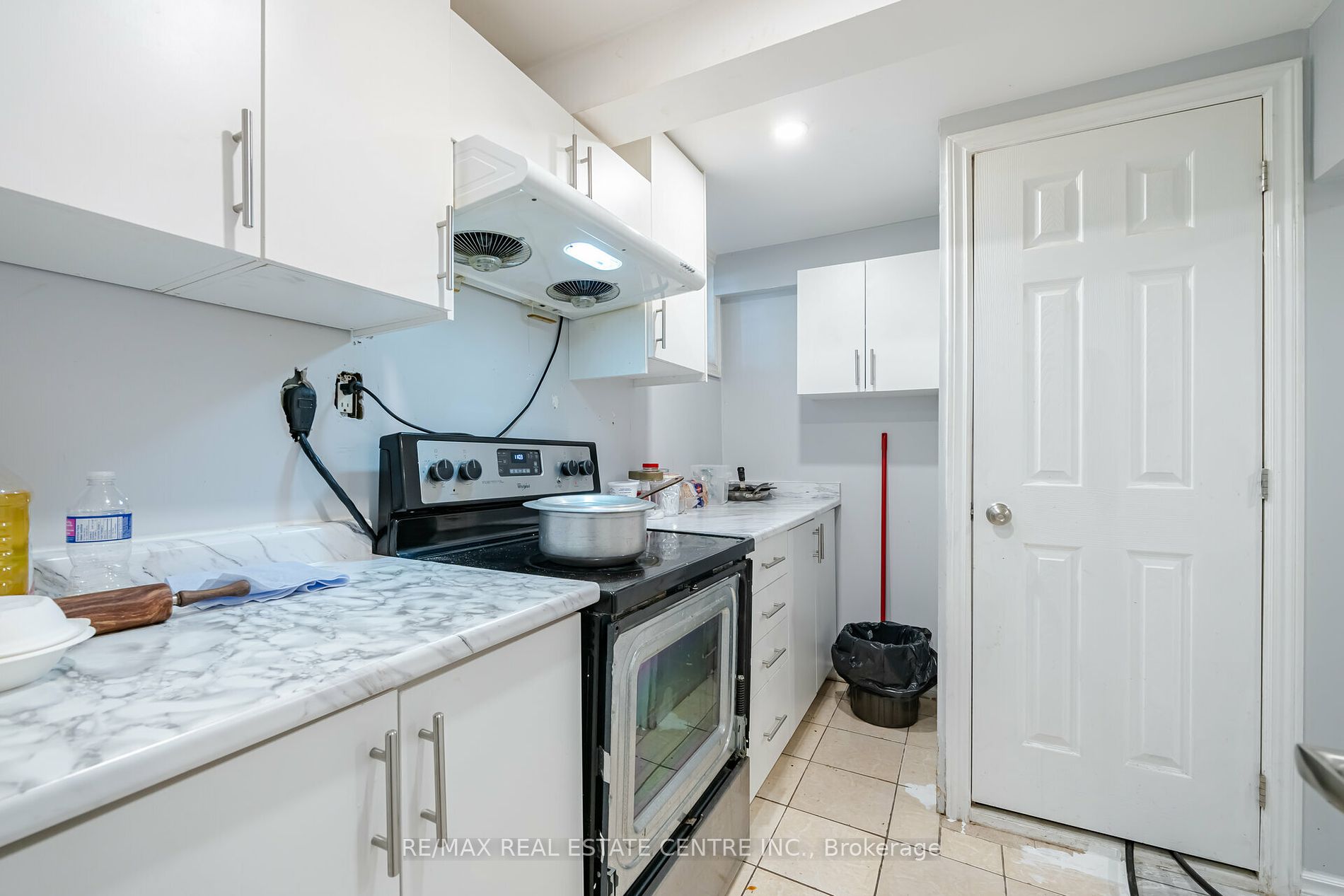 90 Centre St S