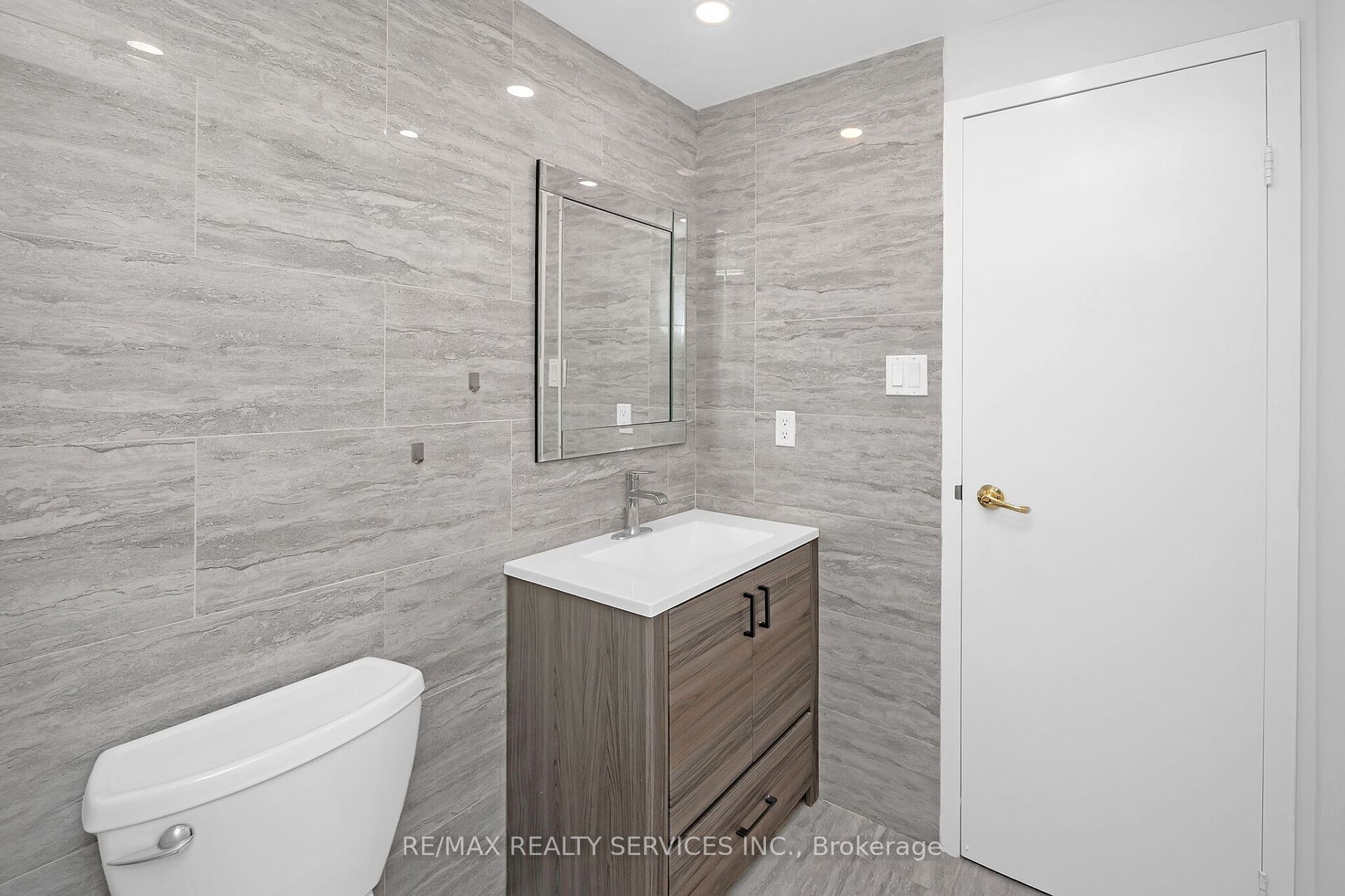 738 Briar Cres