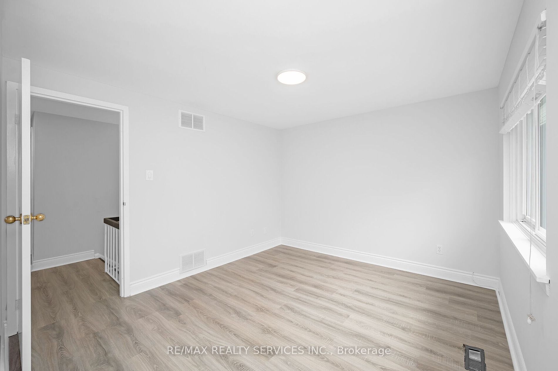 738 Briar Cres