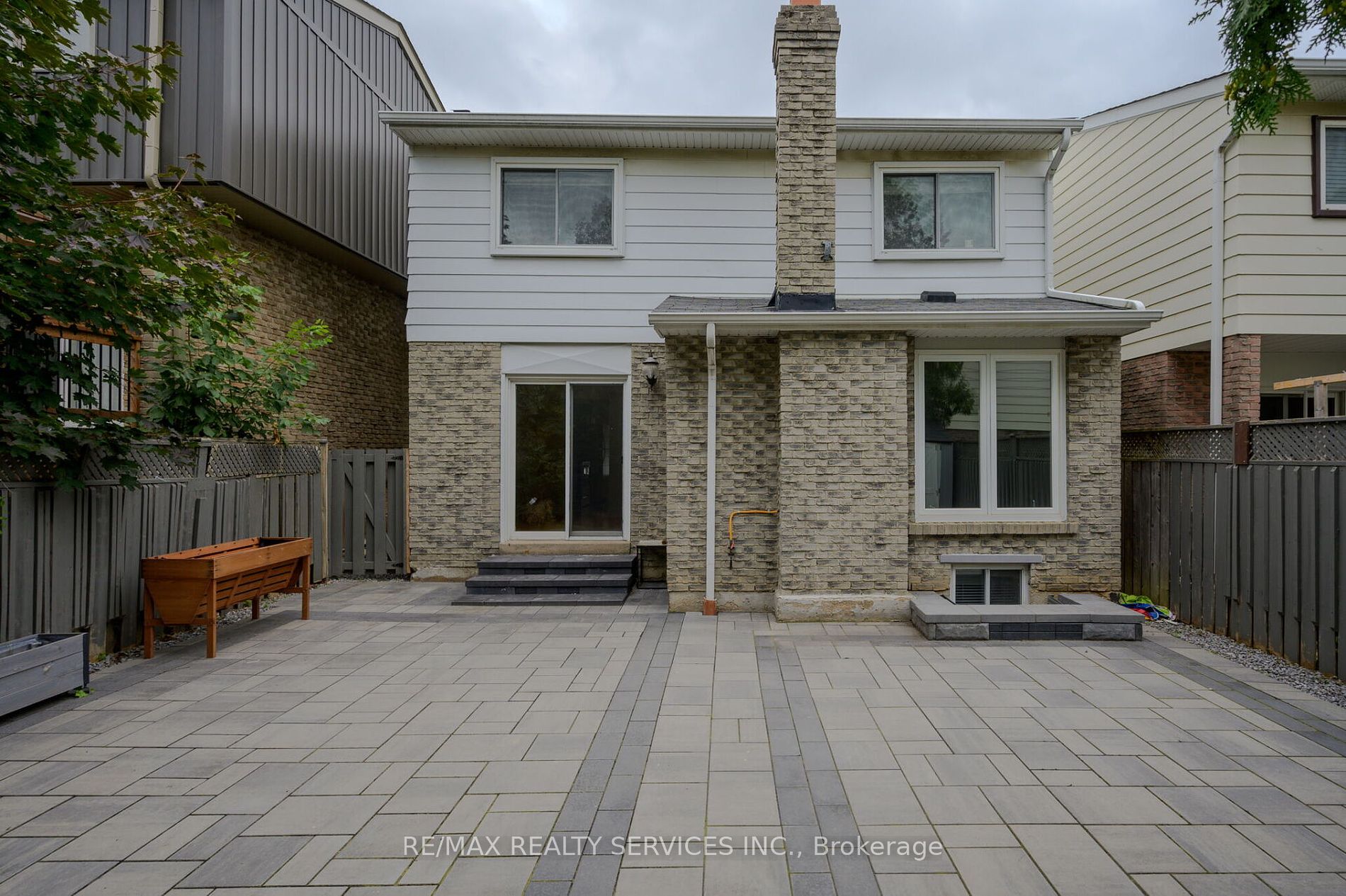 738 Briar Cres
