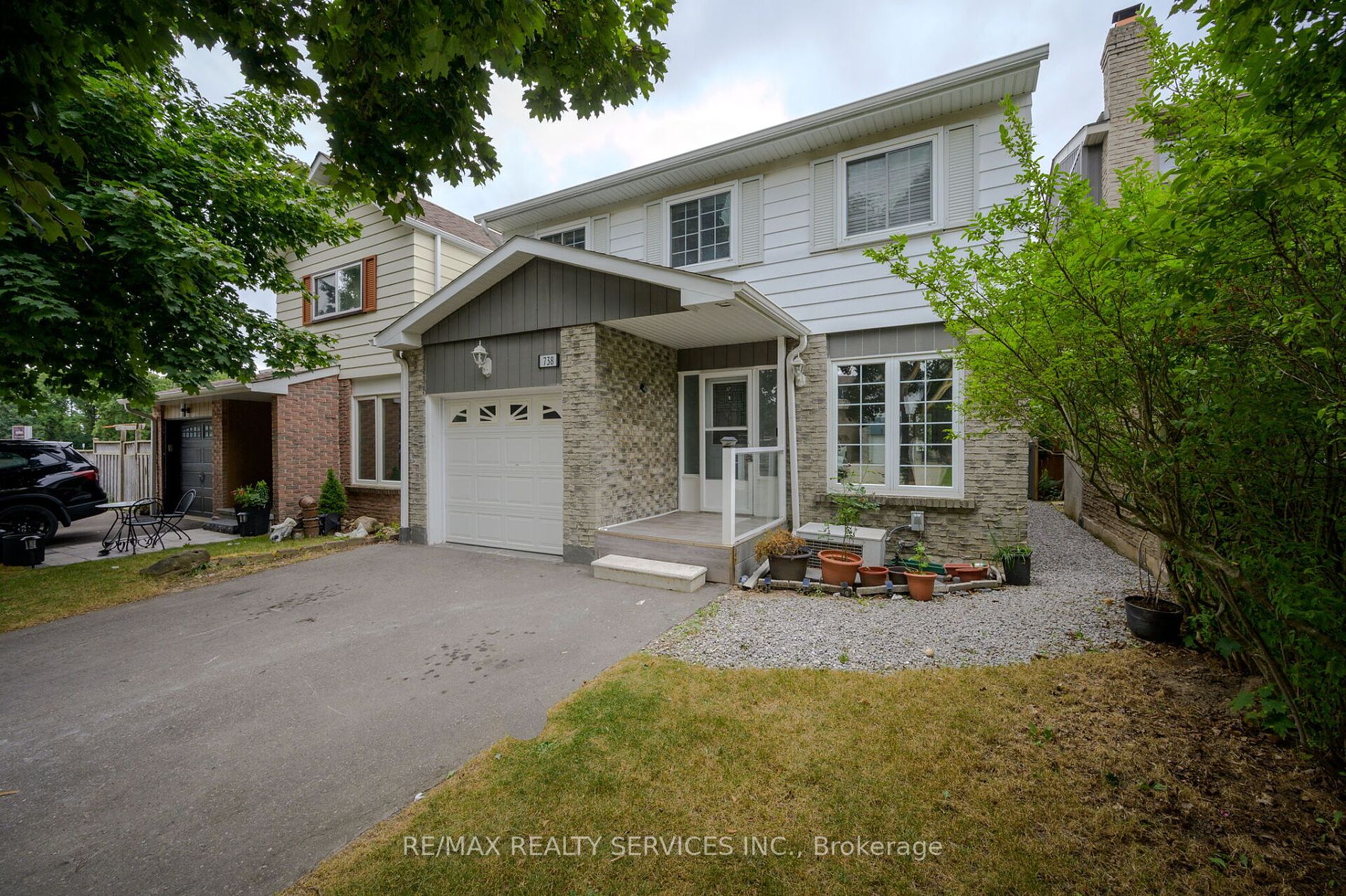 738 Briar Cres