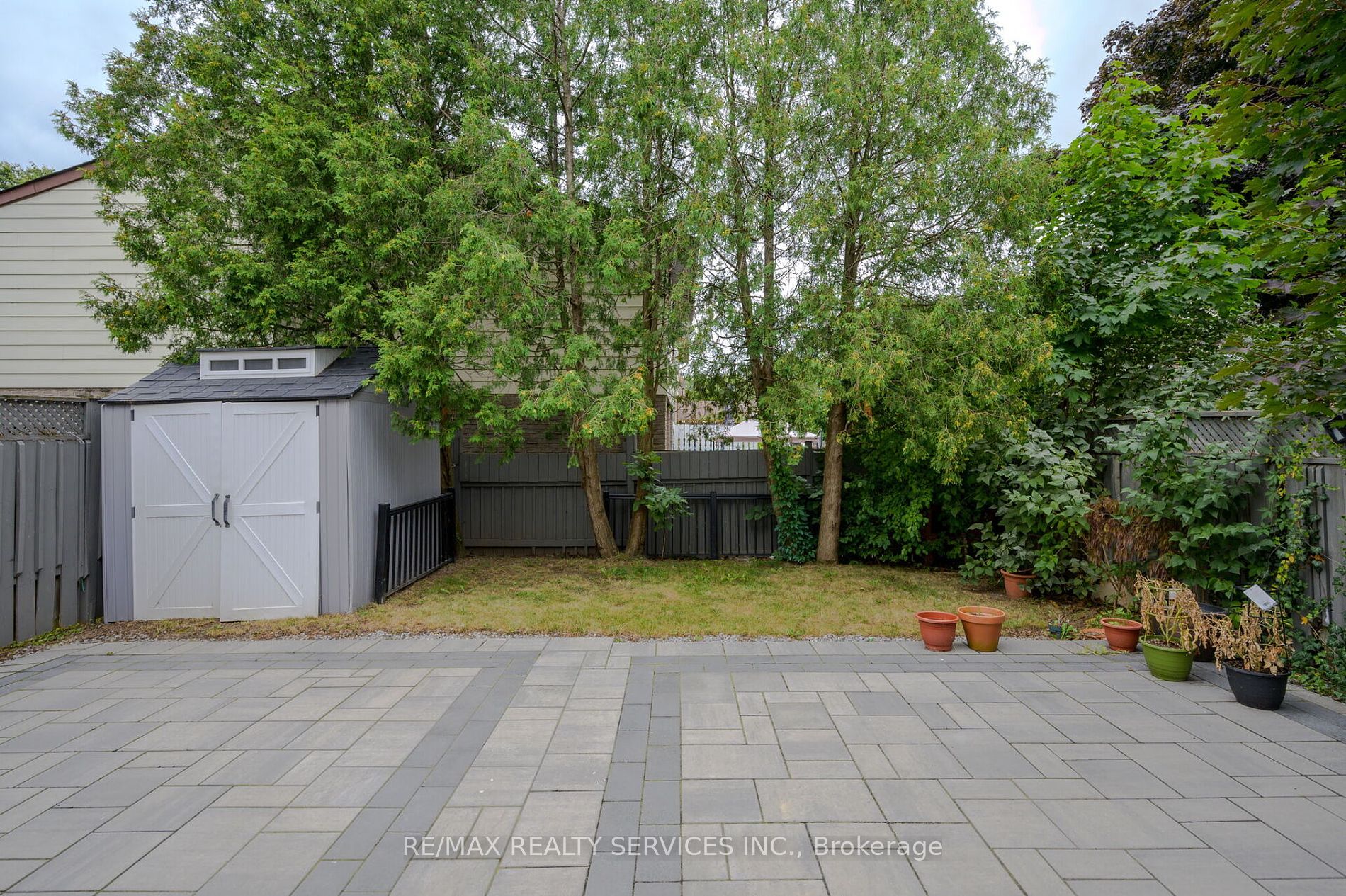 738 Briar Cres