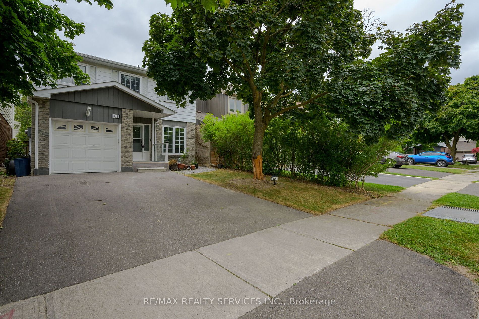 738 Briar Cres