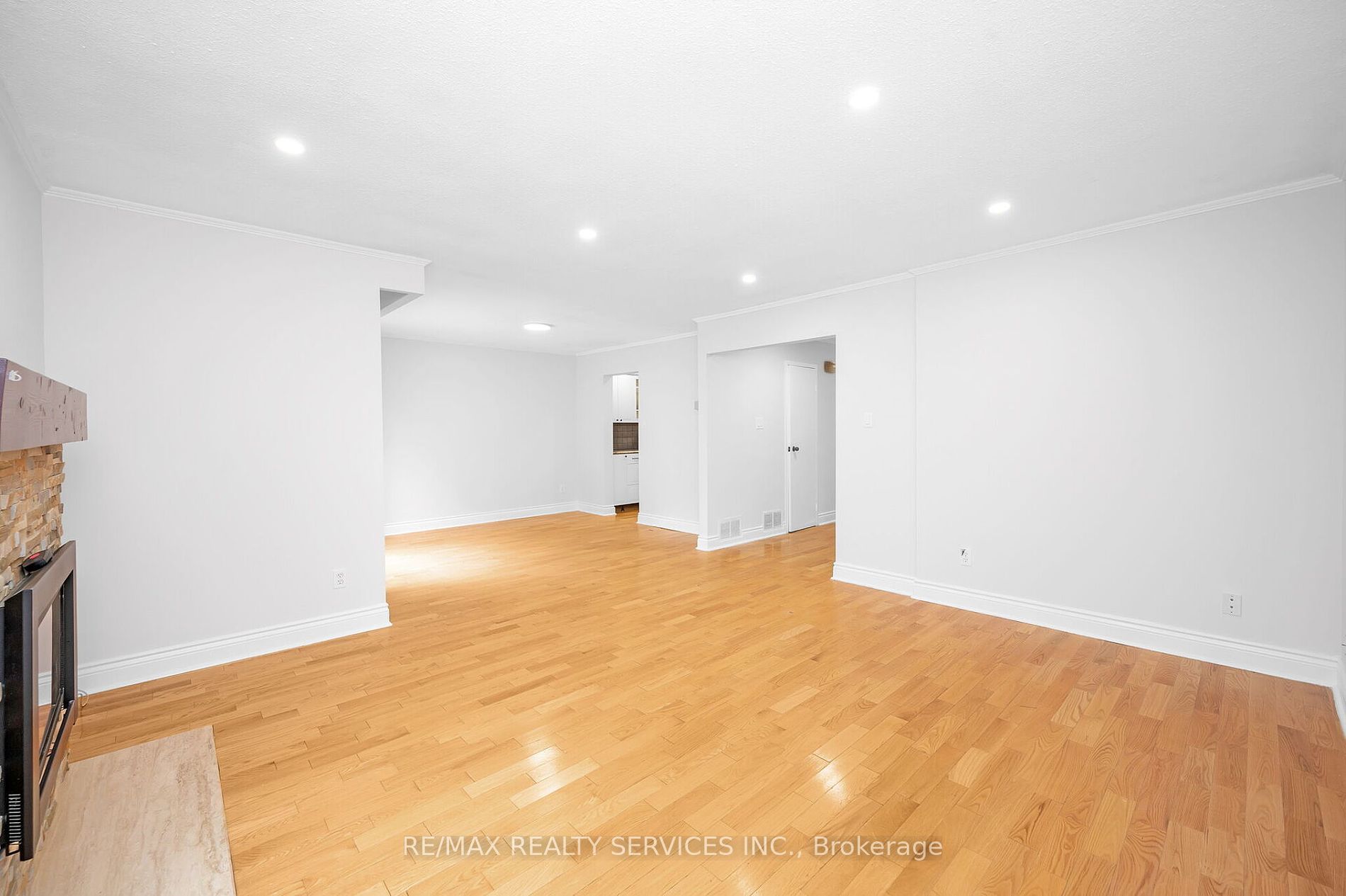 738 Briar Cres