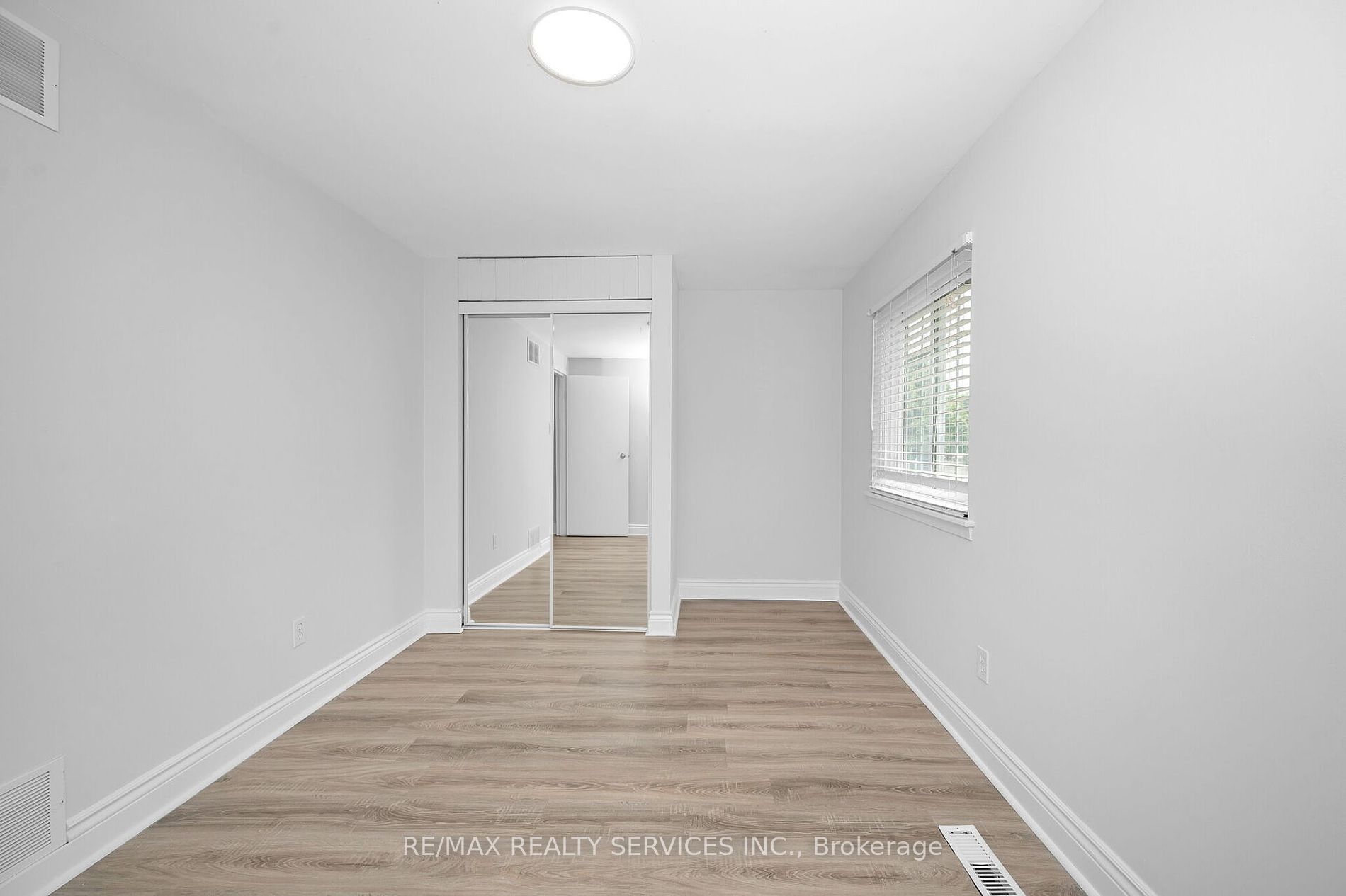 738 Briar Cres