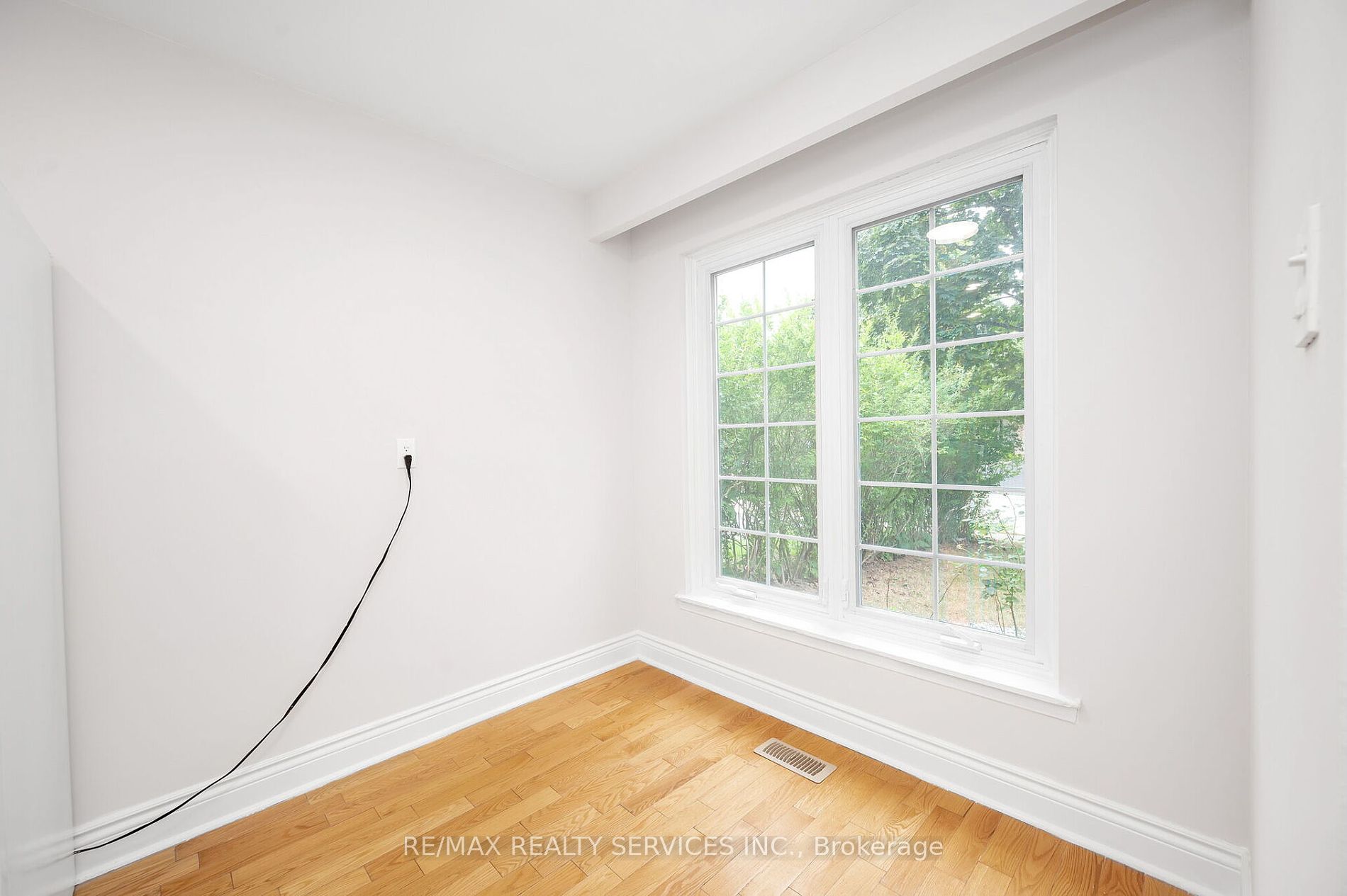 738 Briar Cres