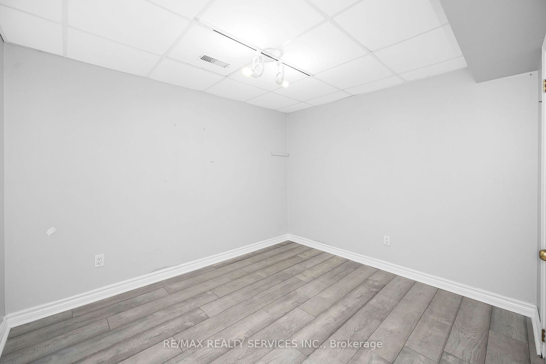 738 Briar Cres