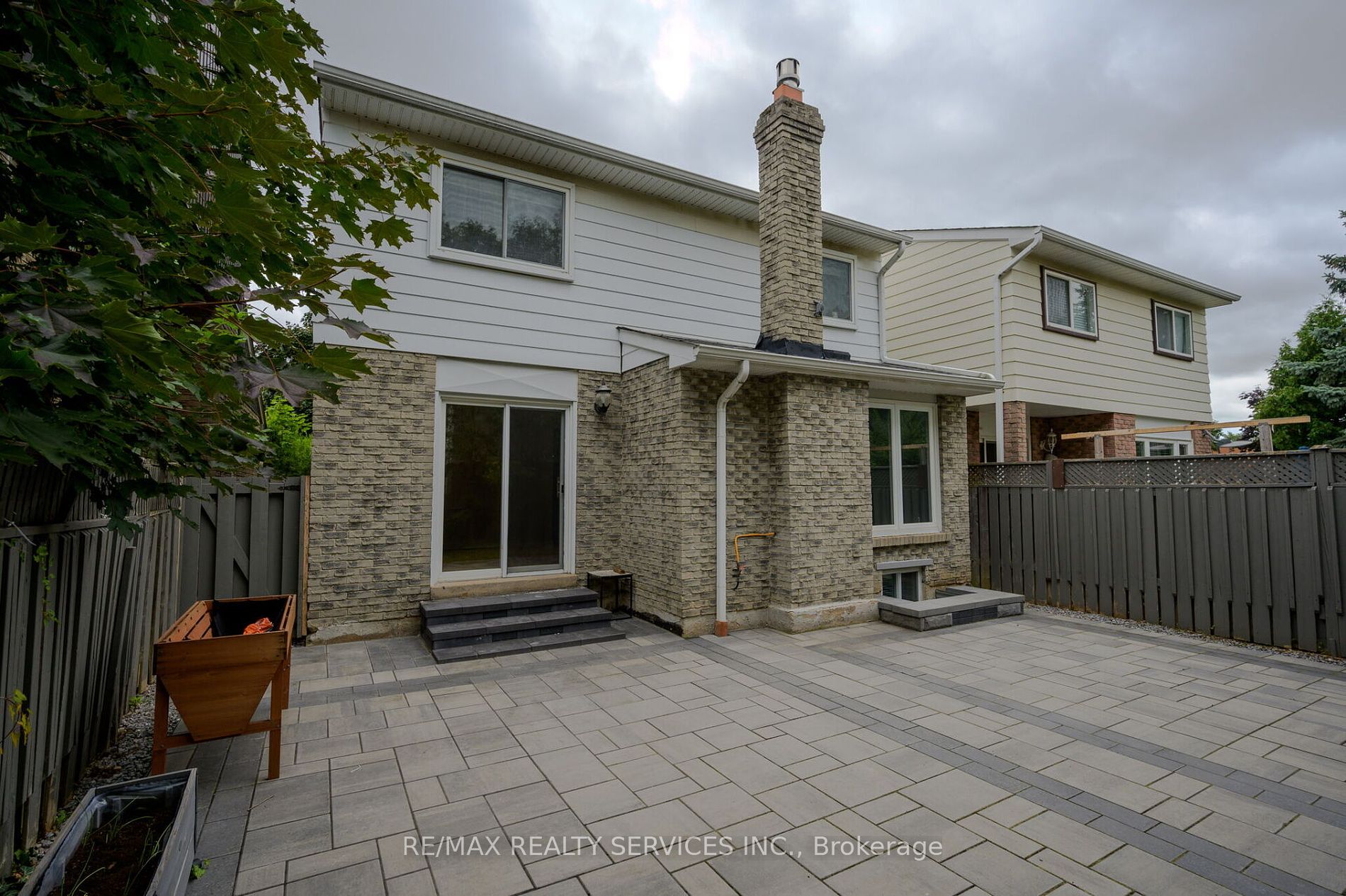 738 Briar Cres