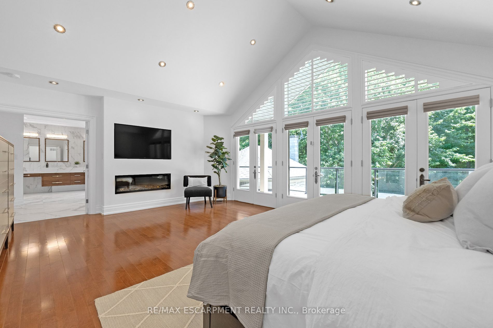 2642 Bluffs Way