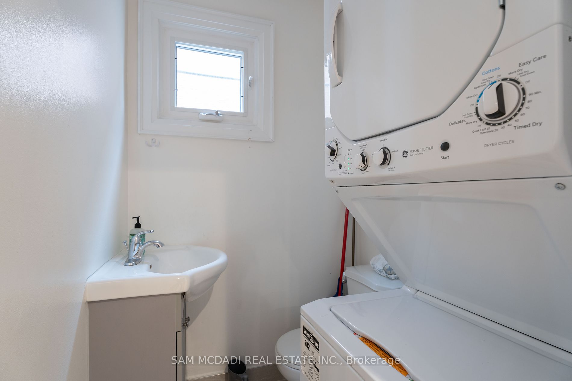 4484 Jenkins Cres