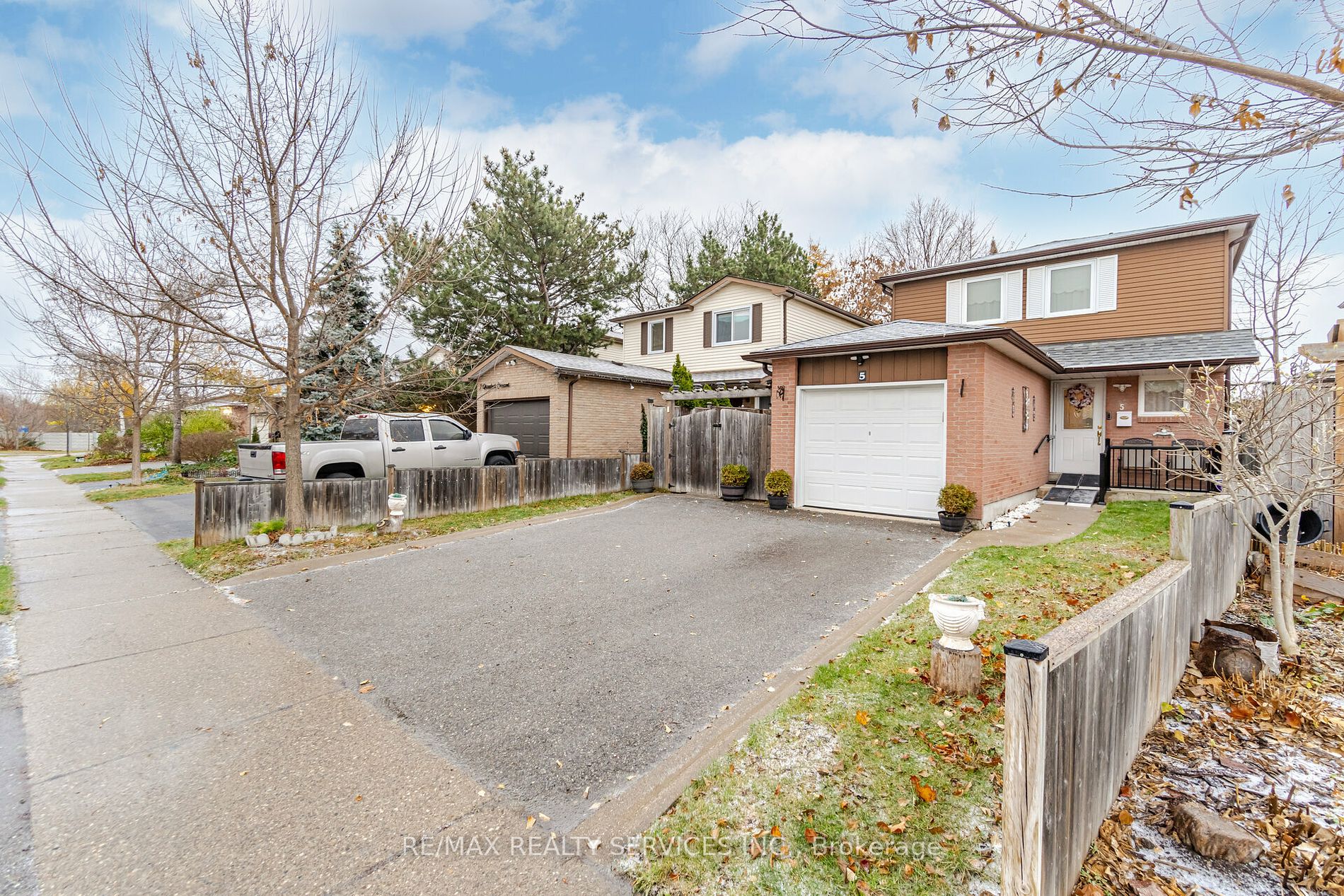 5 Greenleaf Crescent