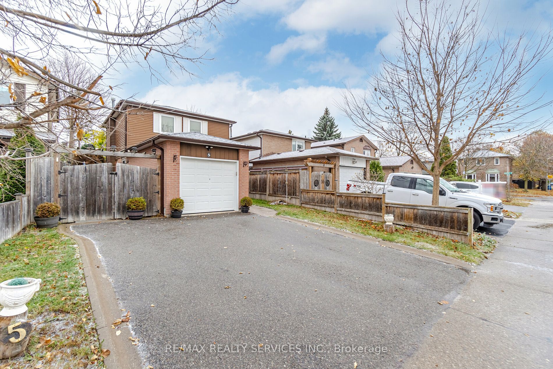 5 Greenleaf Crescent