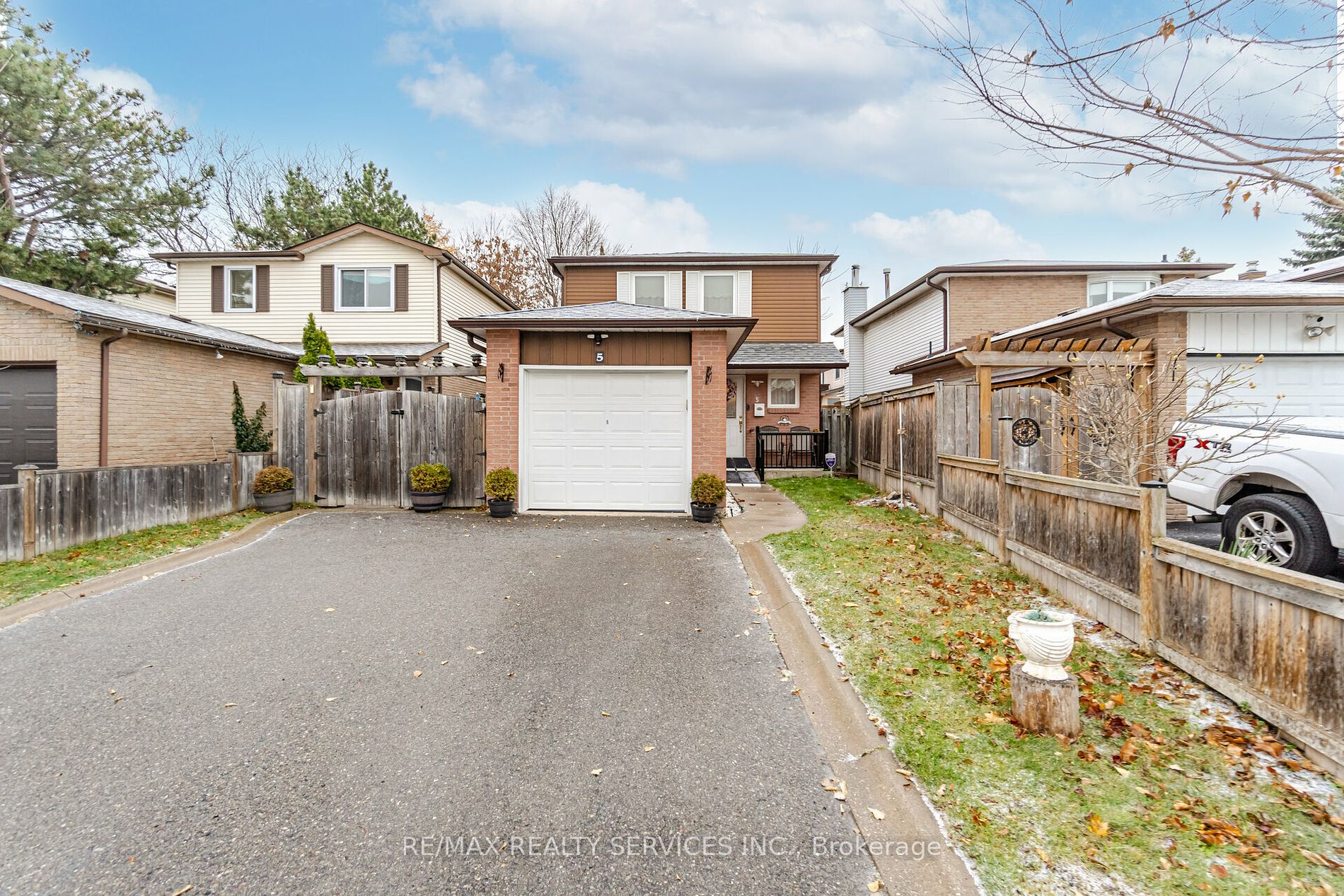 5 Greenleaf Crescent