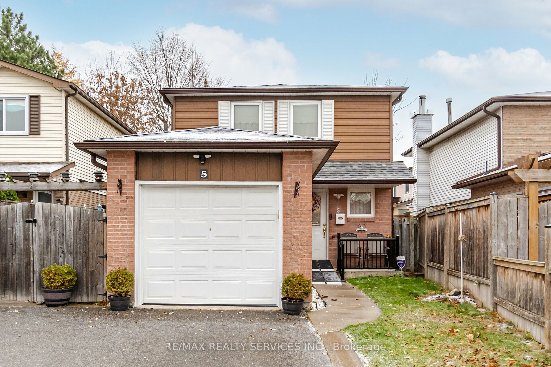 5 Greenleaf Crescent
