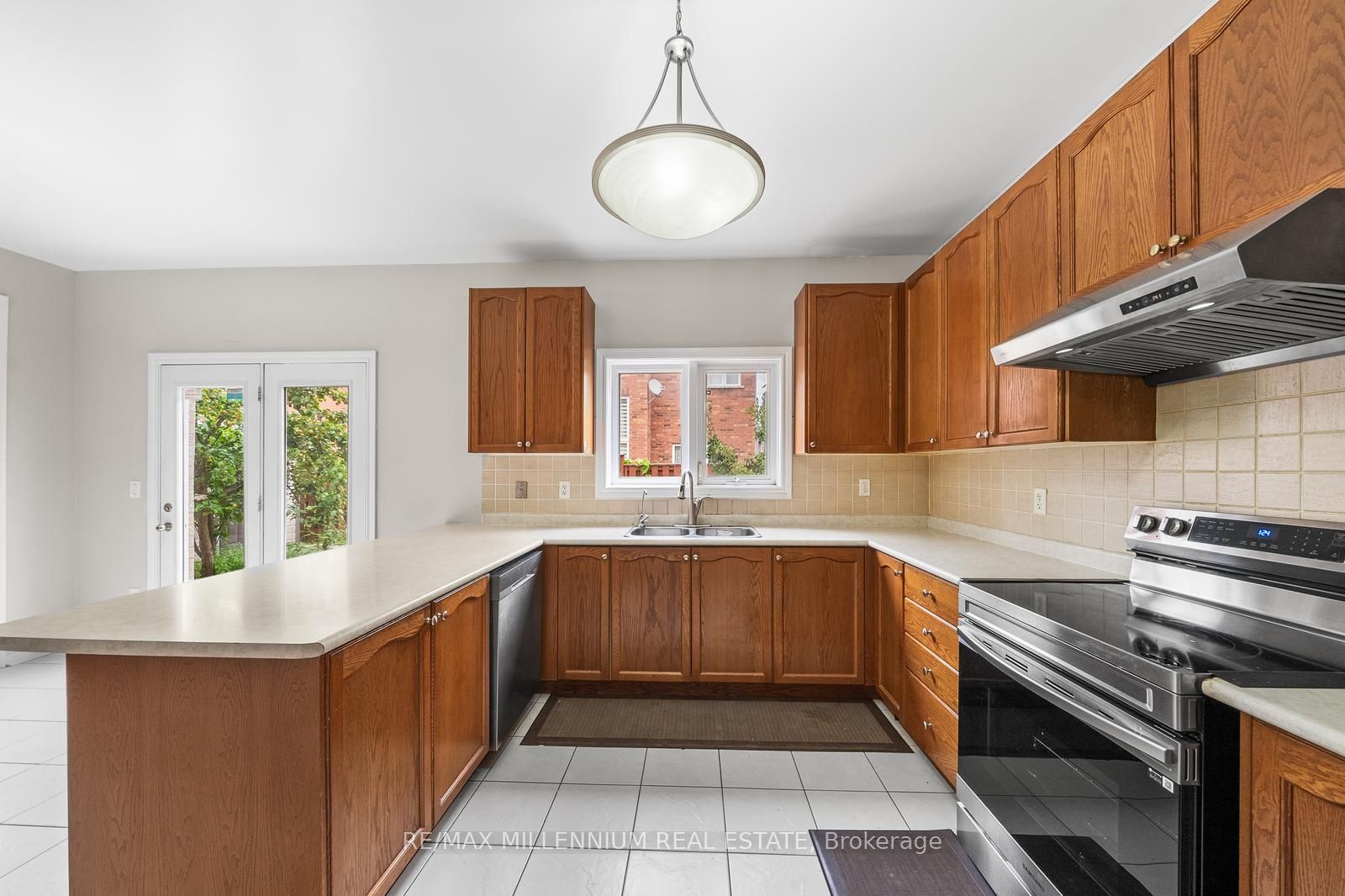 15 Vernet Crescent