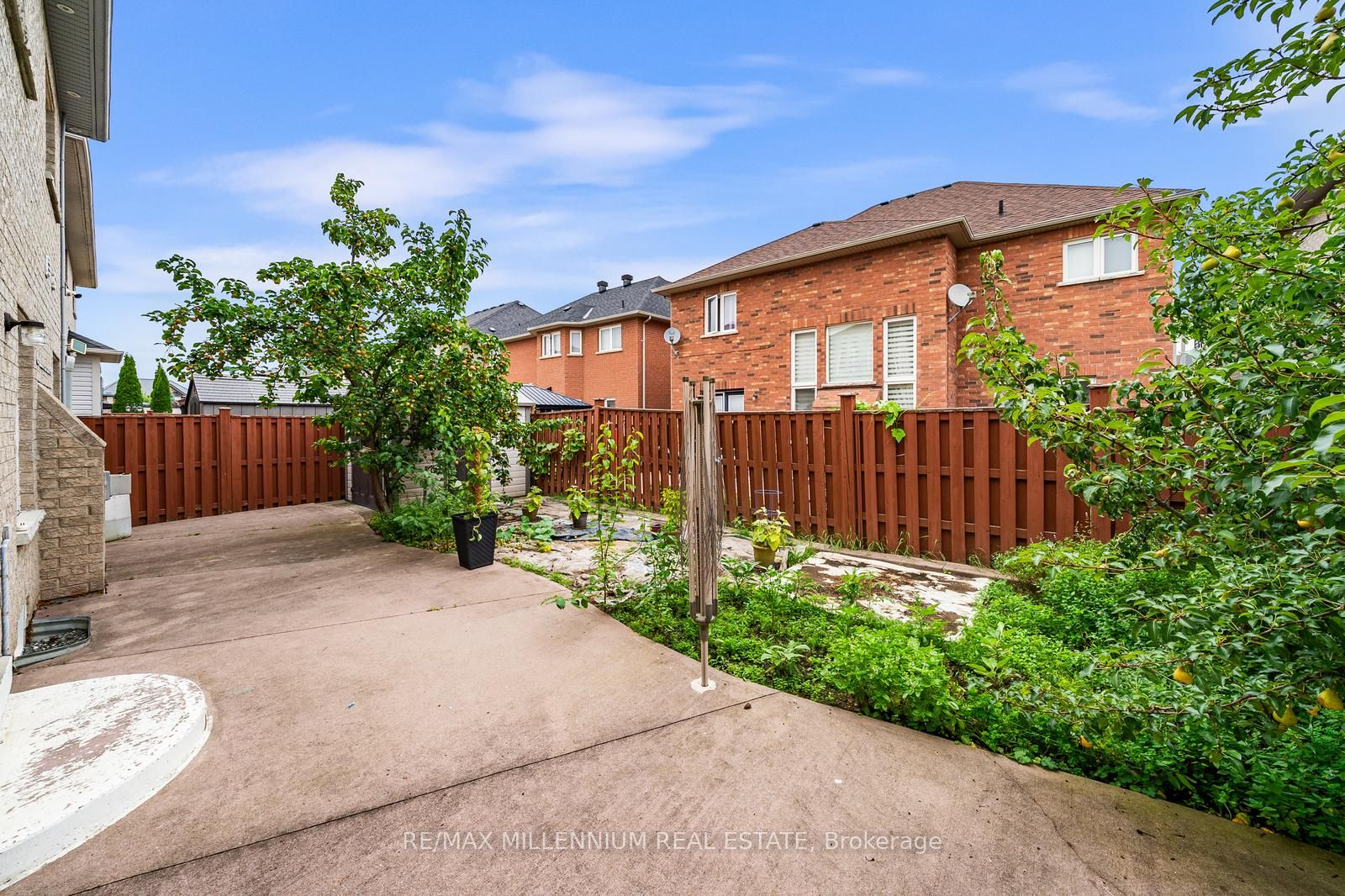 15 Vernet Crescent