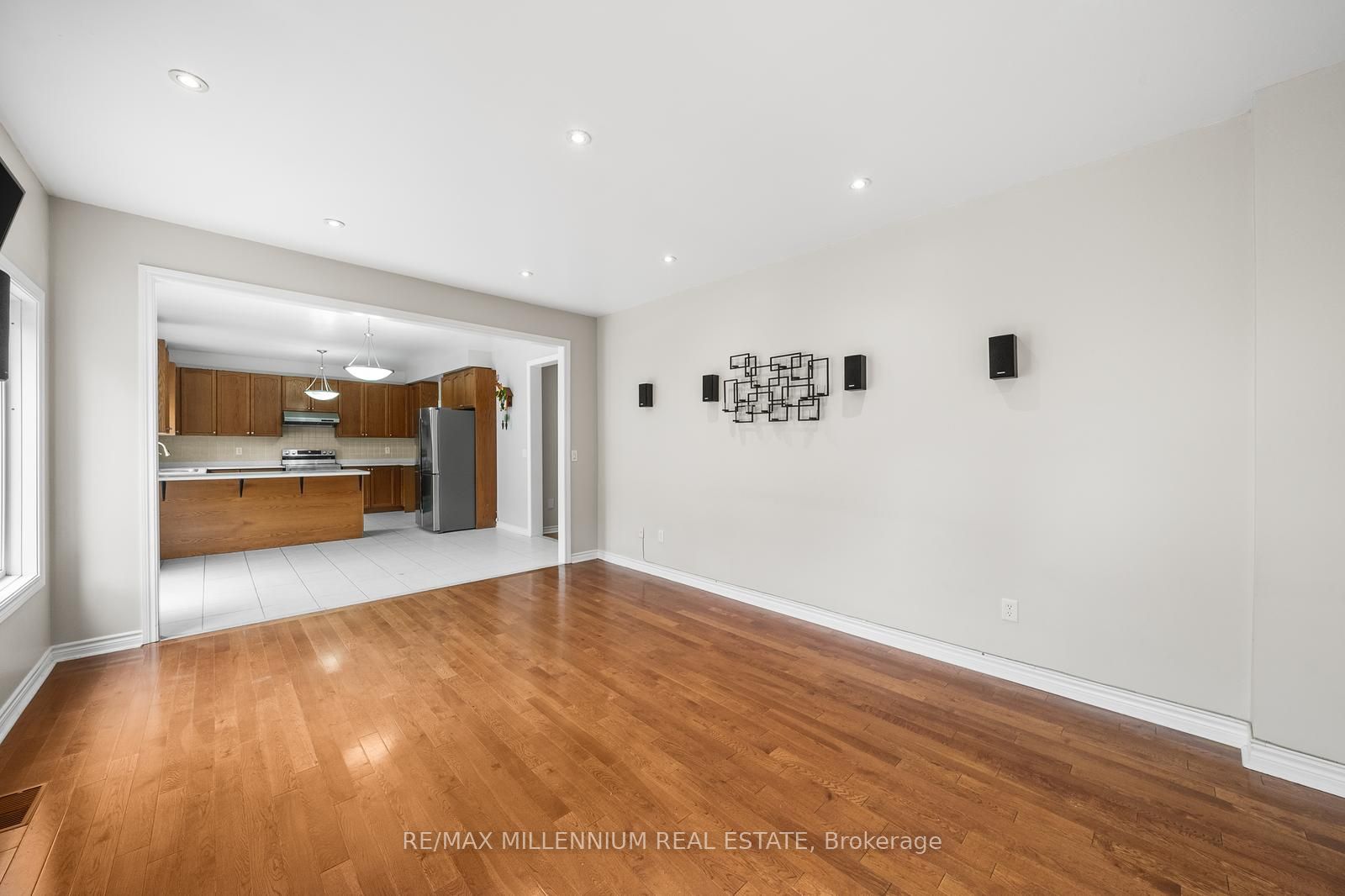 15 Vernet Crescent