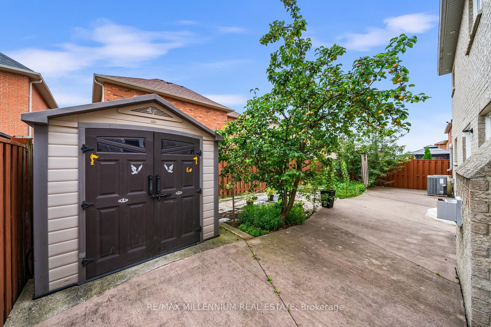15 Vernet Crescent