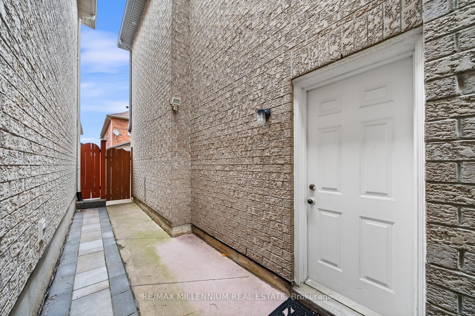 15 Vernet Crescent
