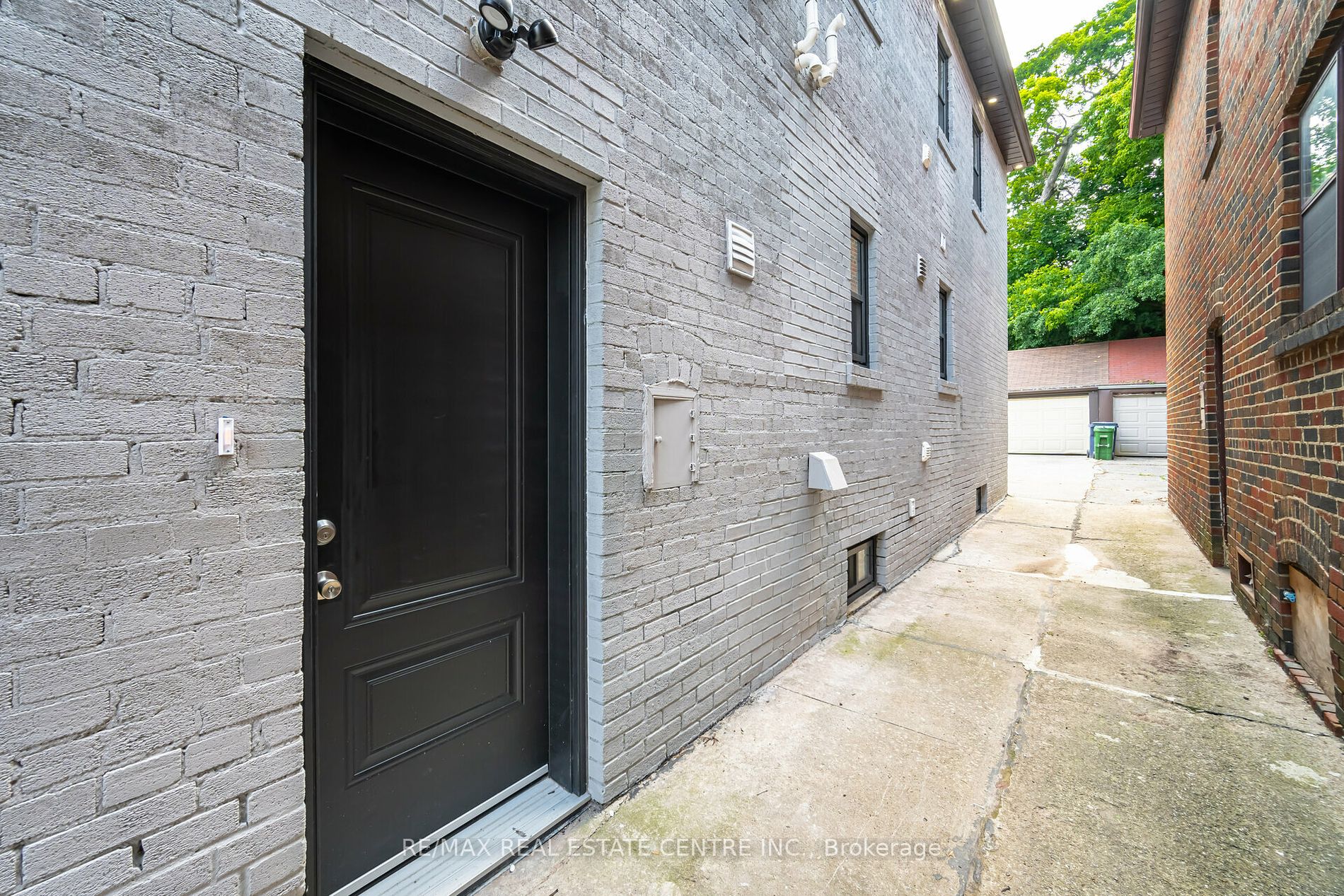 298 South Kingsway