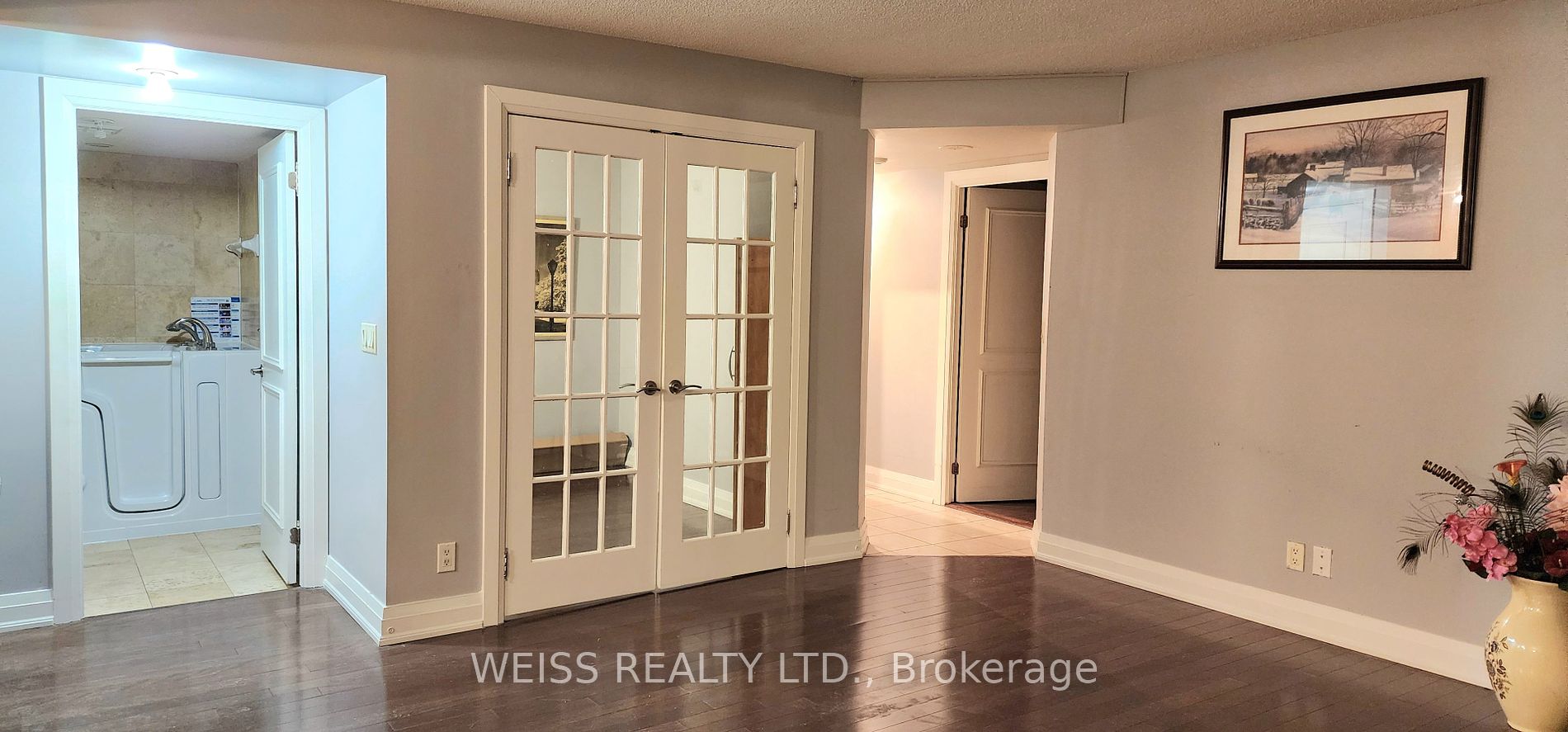2737 Keele St, #402