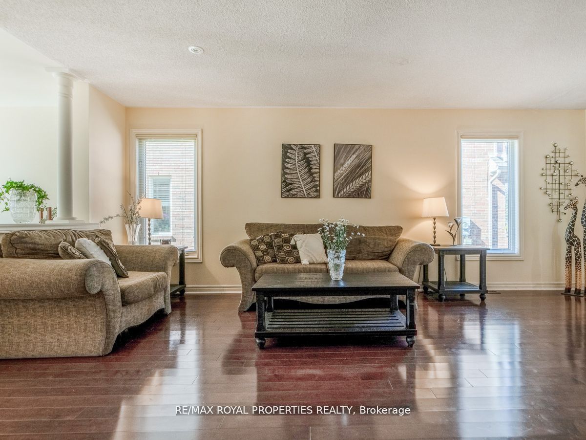 1492 Warbler Rd