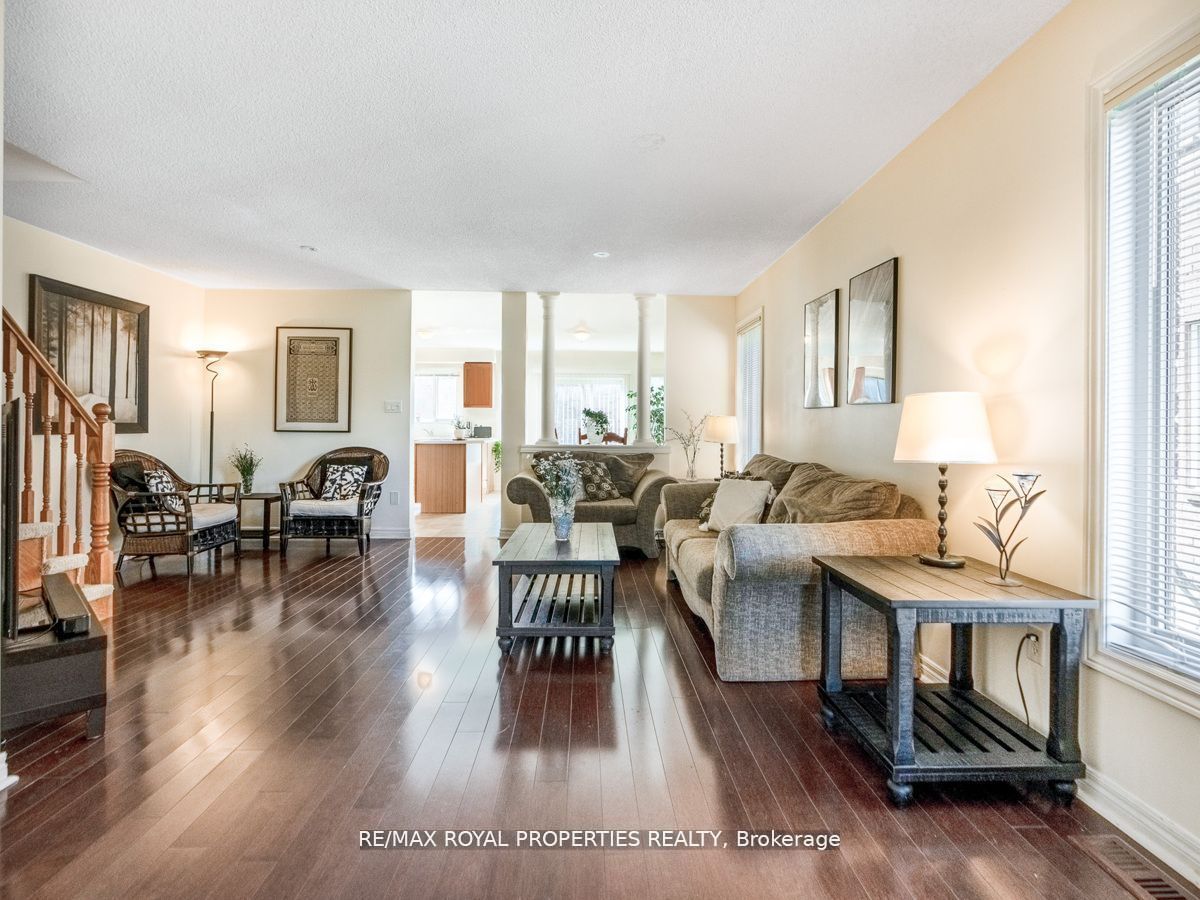 1492 Warbler Rd