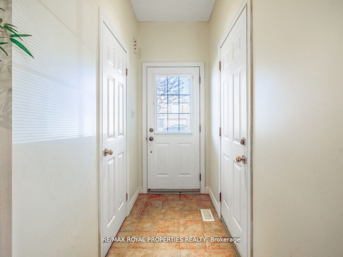 1492 Warbler Rd