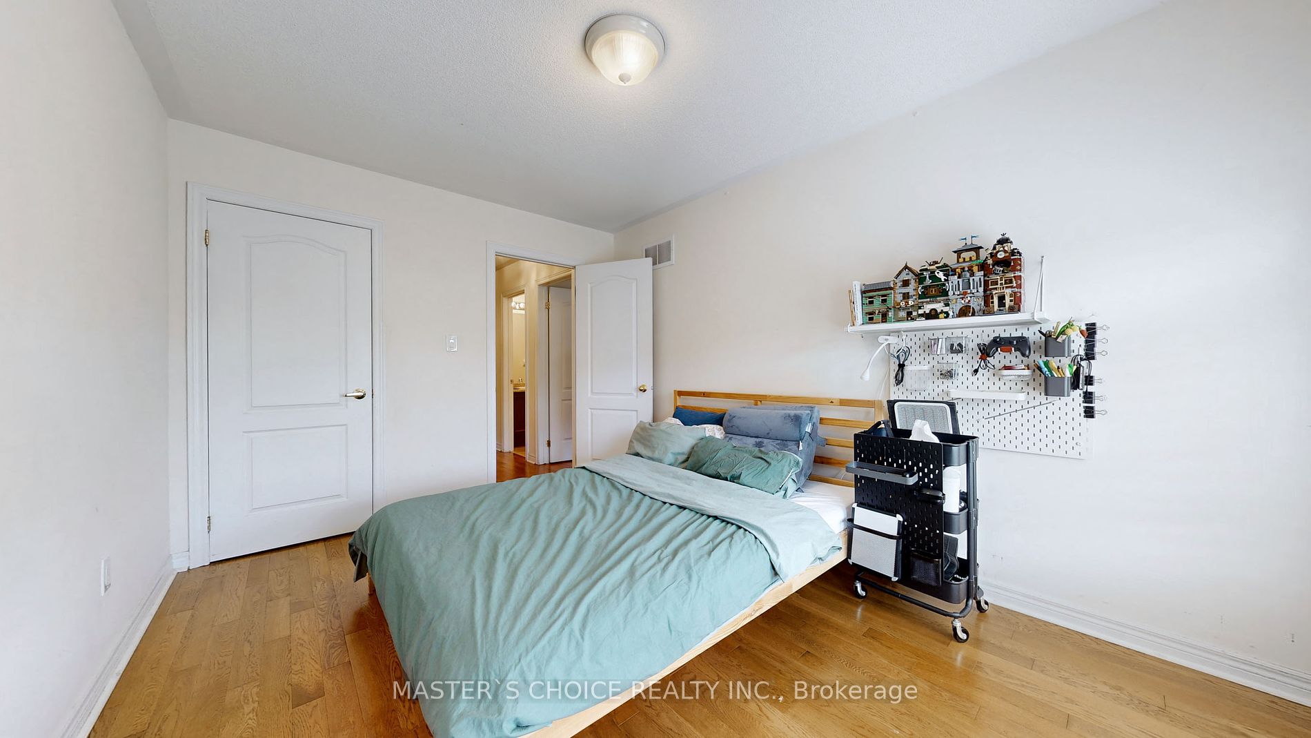 230 Paisley Boulevard W, #26