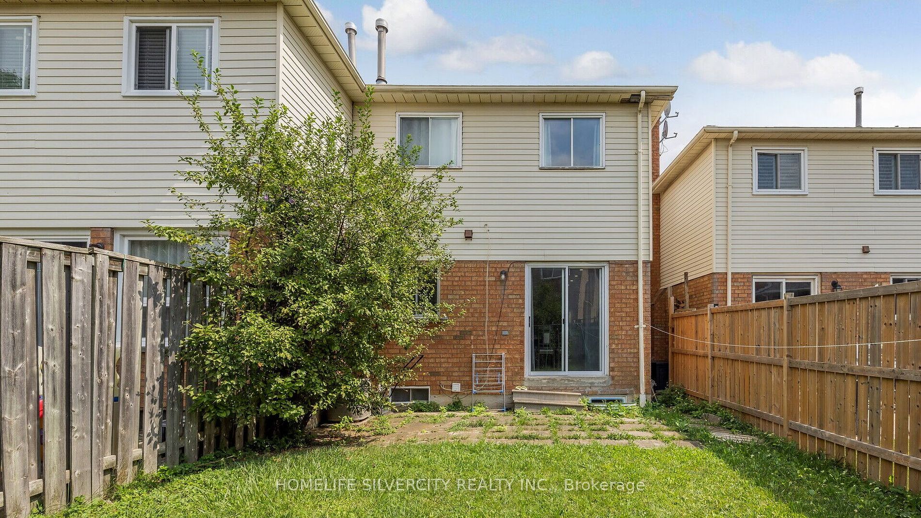 60 Dutch Cres