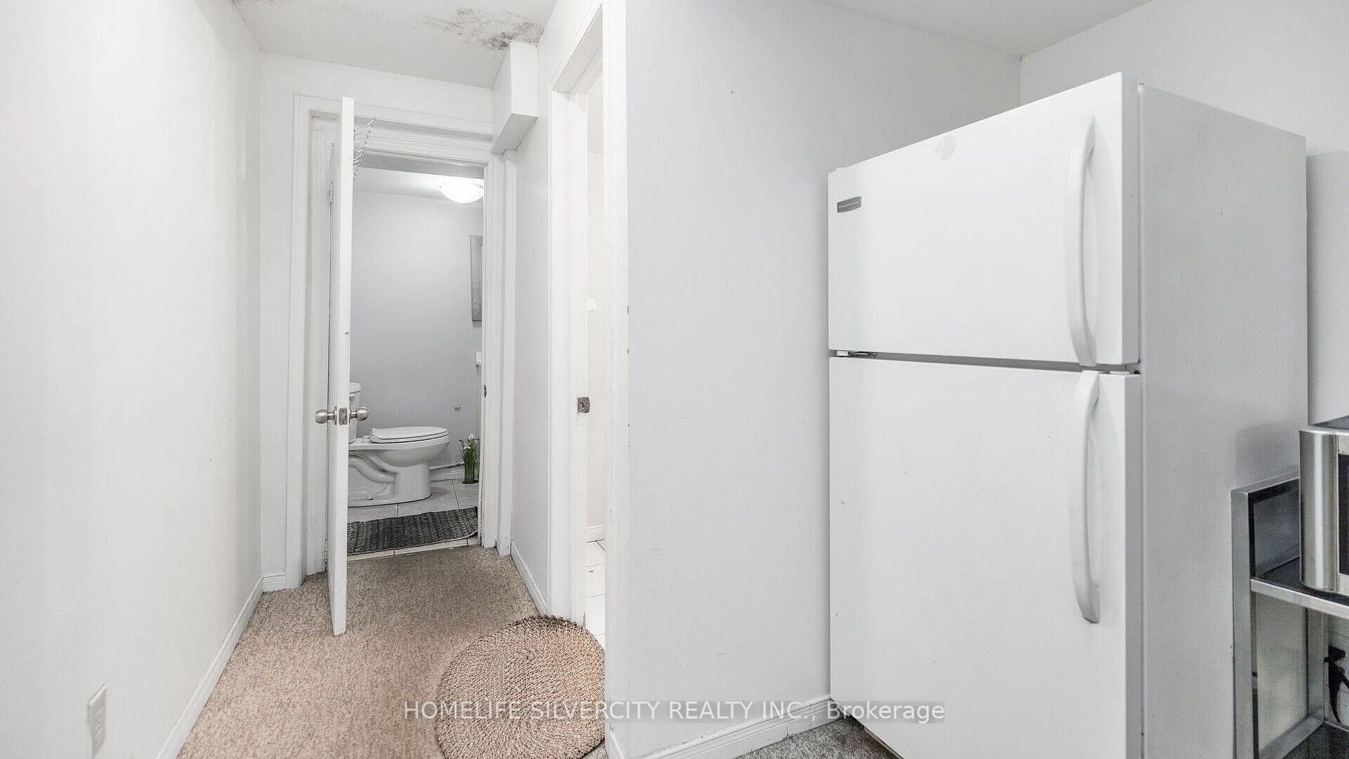 60 Dutch Cres