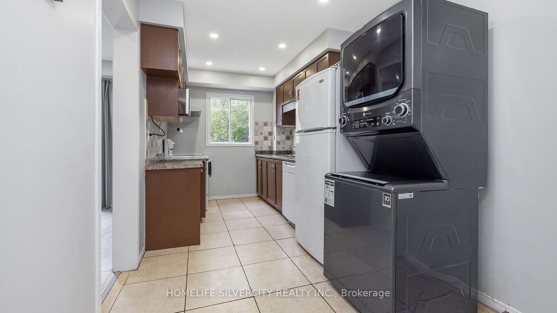 60 Dutch Cres