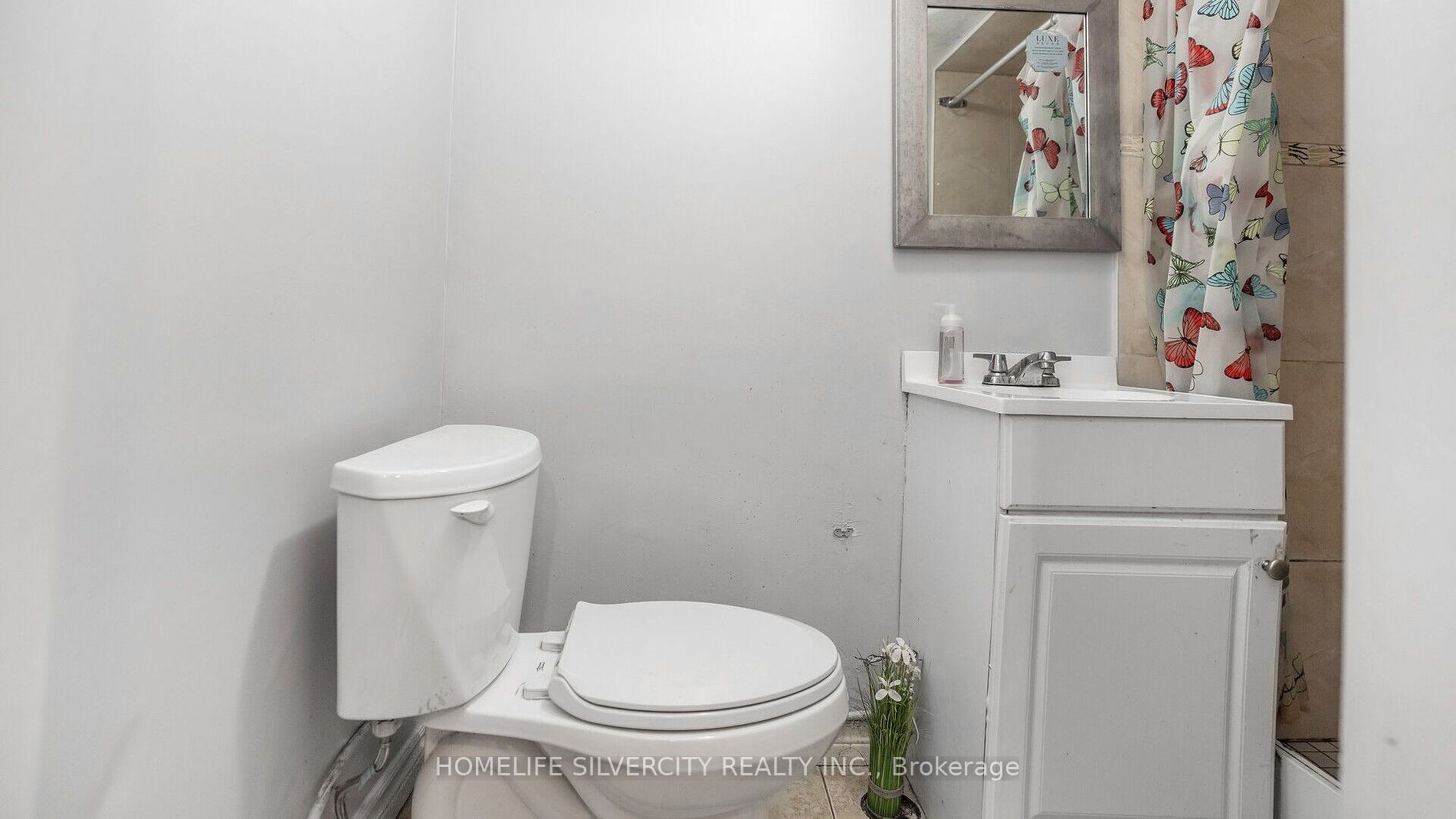 60 Dutch Cres