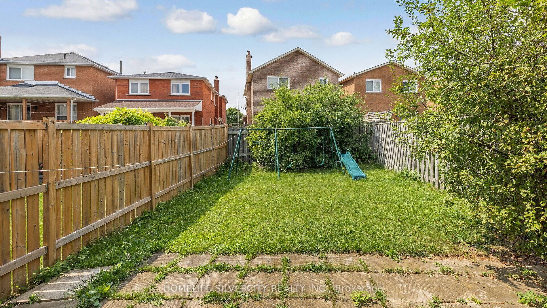 60 Dutch Cres