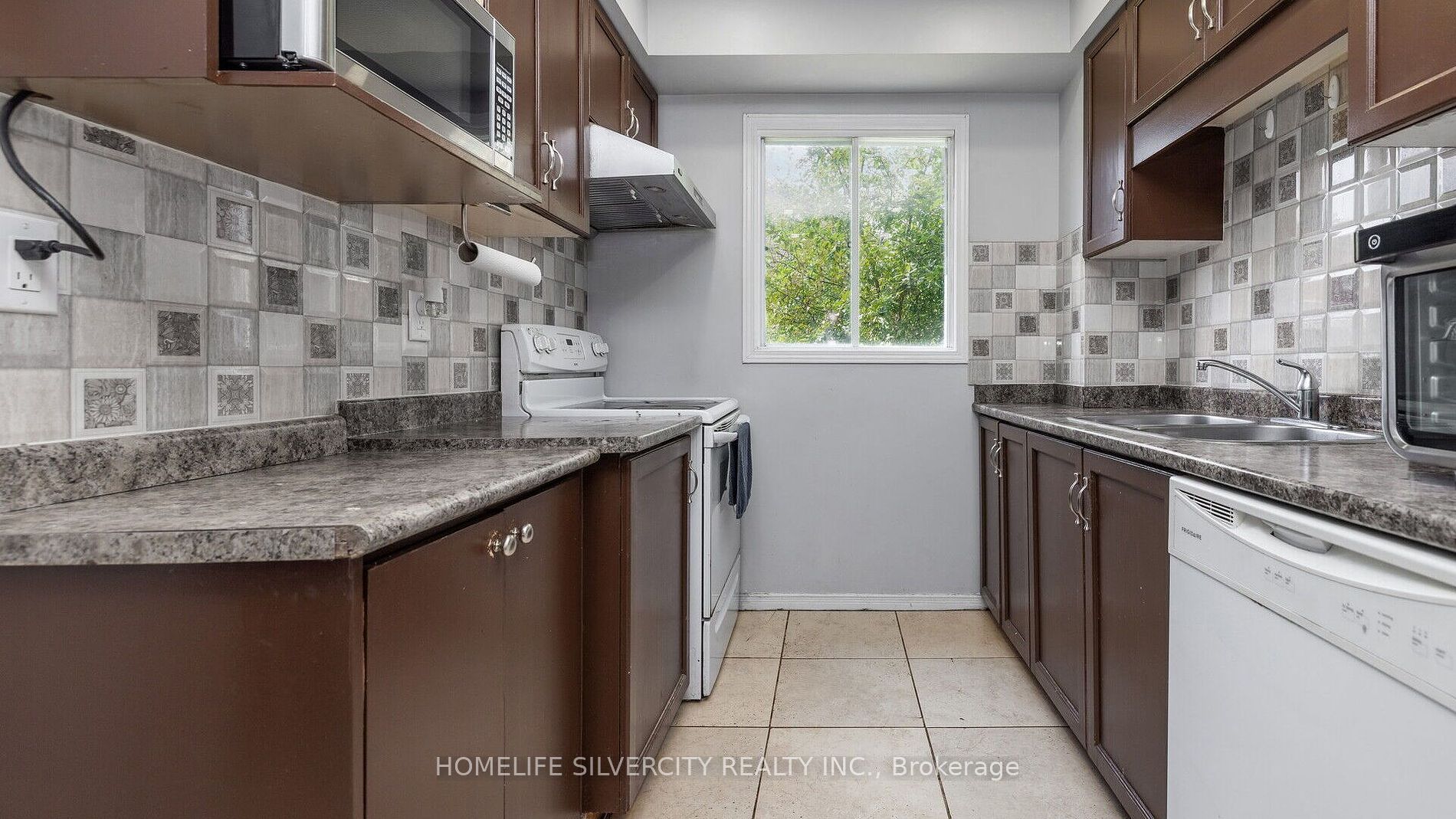 60 Dutch Cres