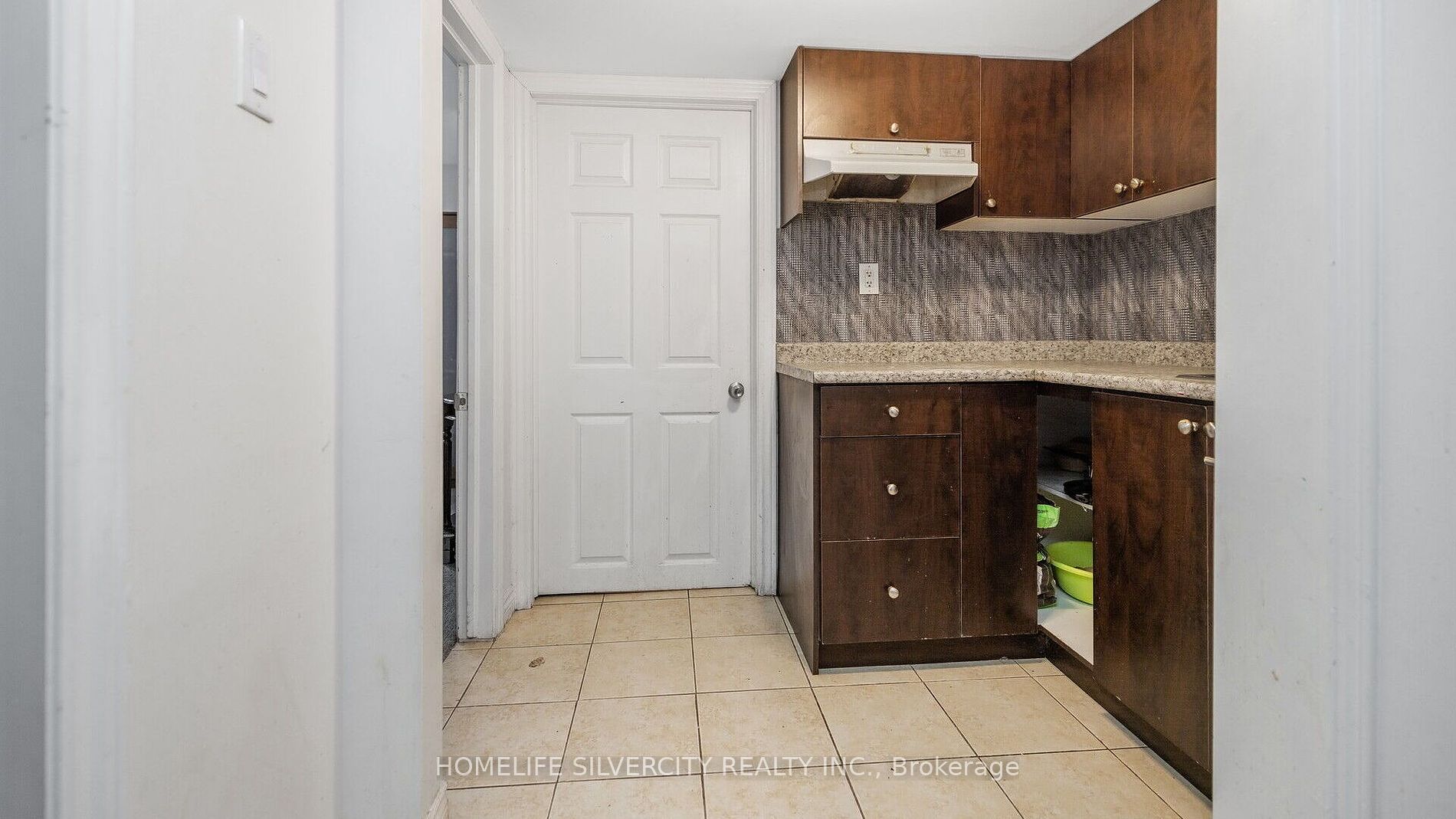 60 Dutch Cres