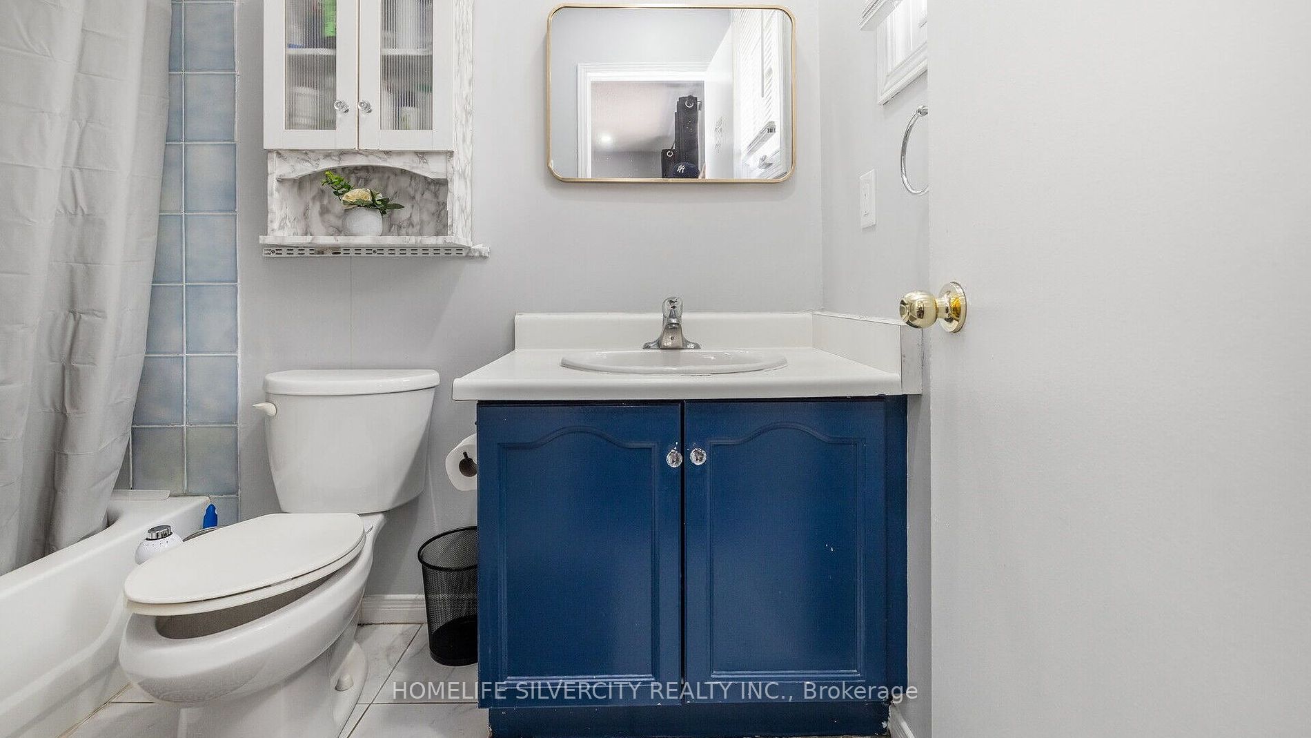 60 Dutch Cres